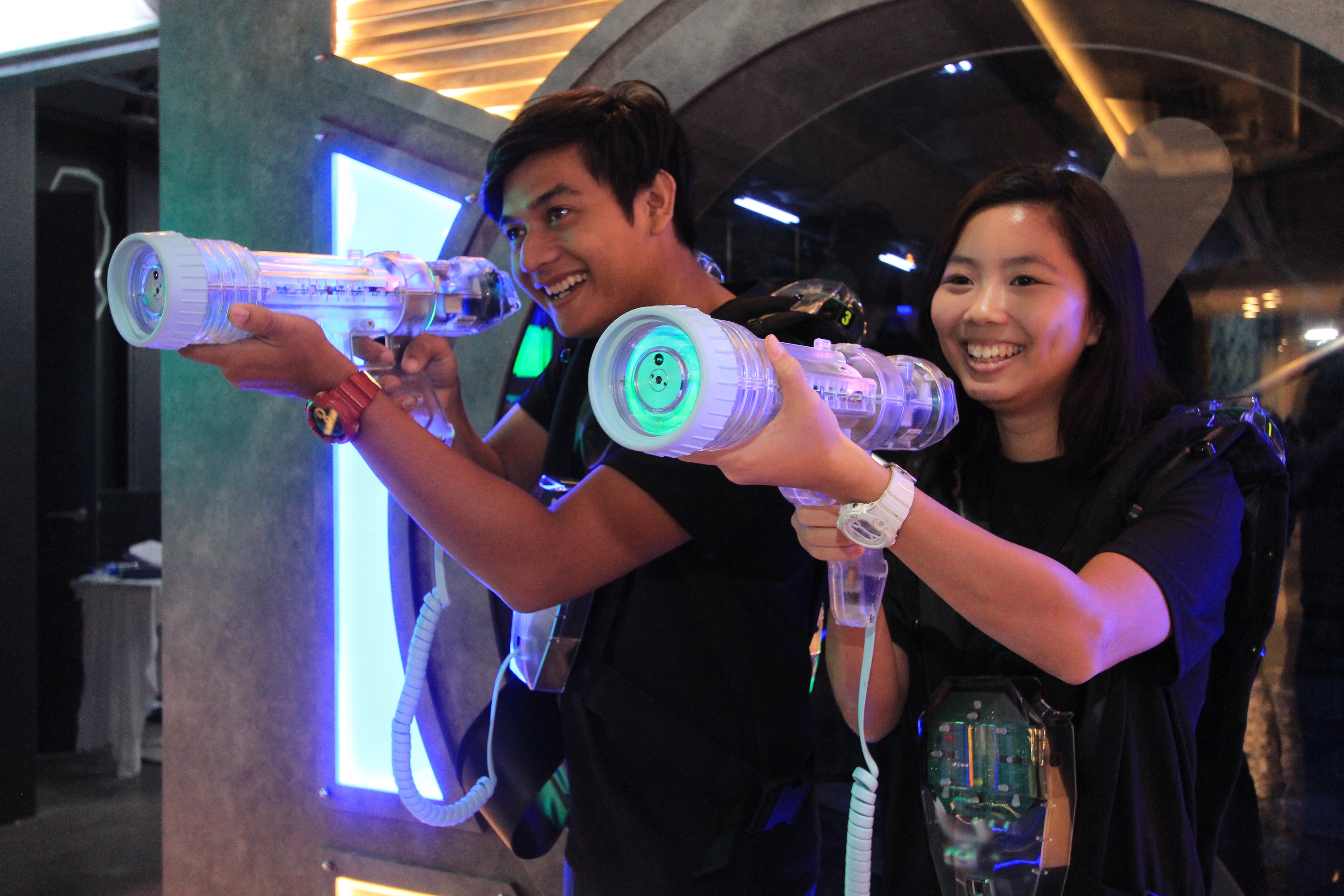 新加坡 Laser Quest 雷射戰鬥遊戲場室內雷射槍戰