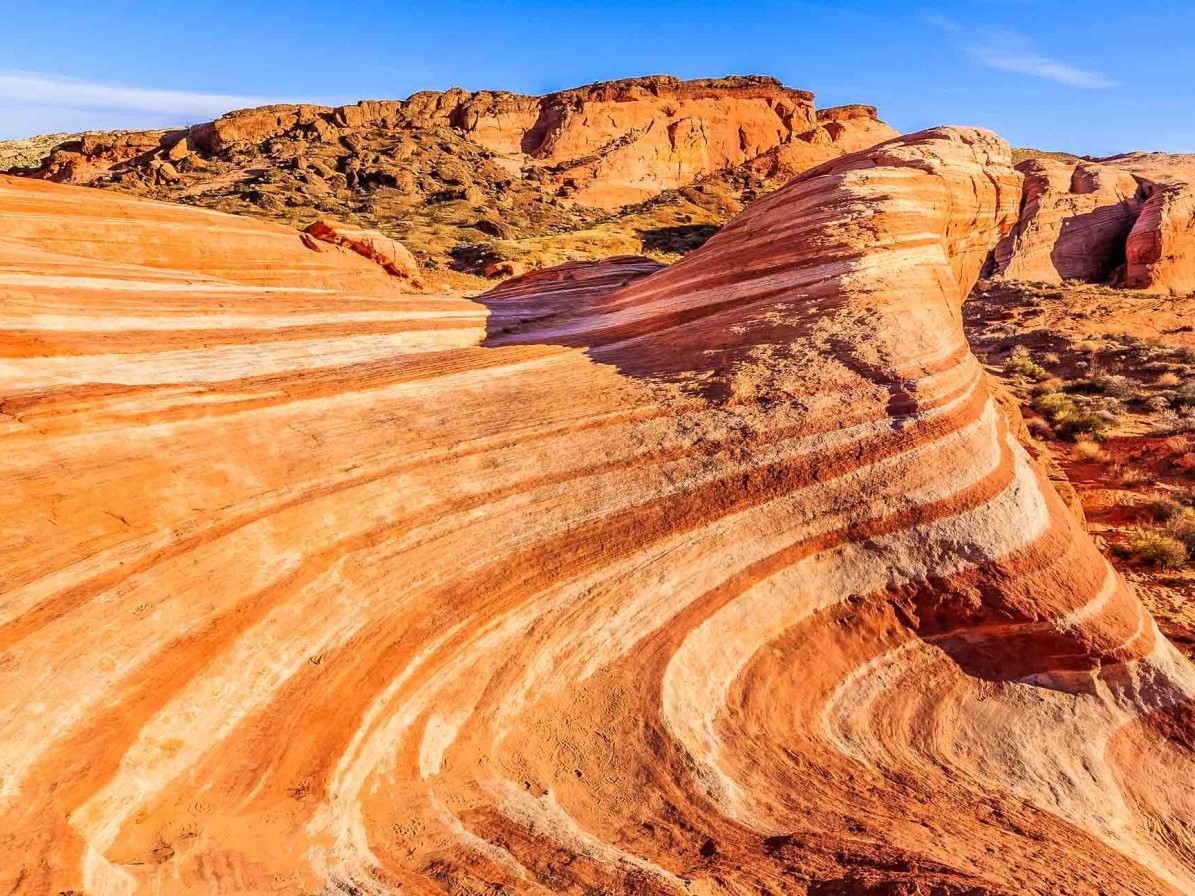 Discover the dramatic red sandstone formations of Valley of Fire State Park’s unique desert landscape