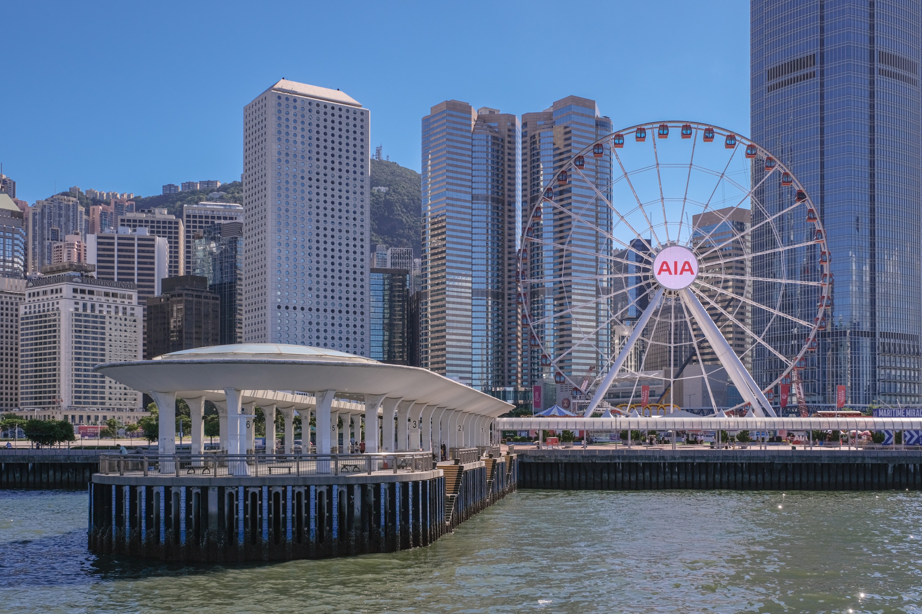 經過中環、銅鑼灣、北角等香港著名景點 經過中環、銅鑼灣、北角等香港著名景點