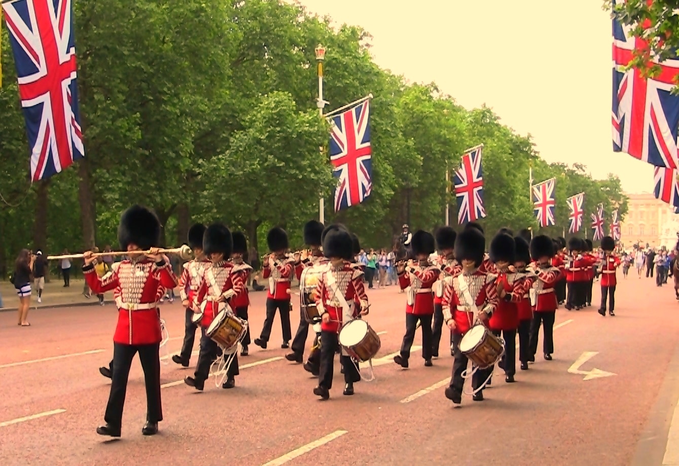 Changing of the Guard at Buckingham Palace Guided Tour