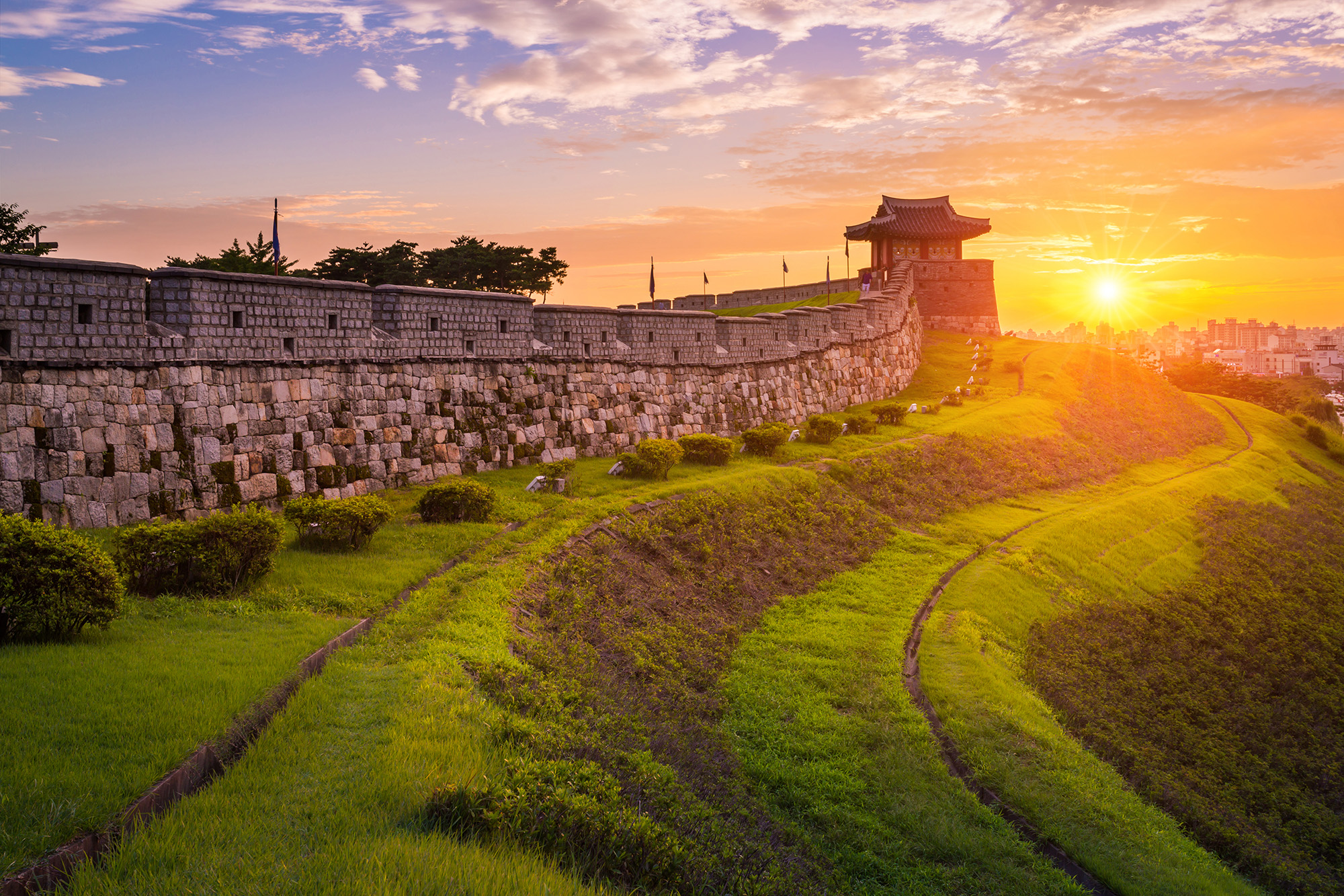Walk along Suwon Hwaseong’s centuries-old fortress walls and experience Korea’s royal heritage up close! Walk along Suwon Hwaseong’s centuries-old fortress walls and experience Korea’s royal heritage up close!