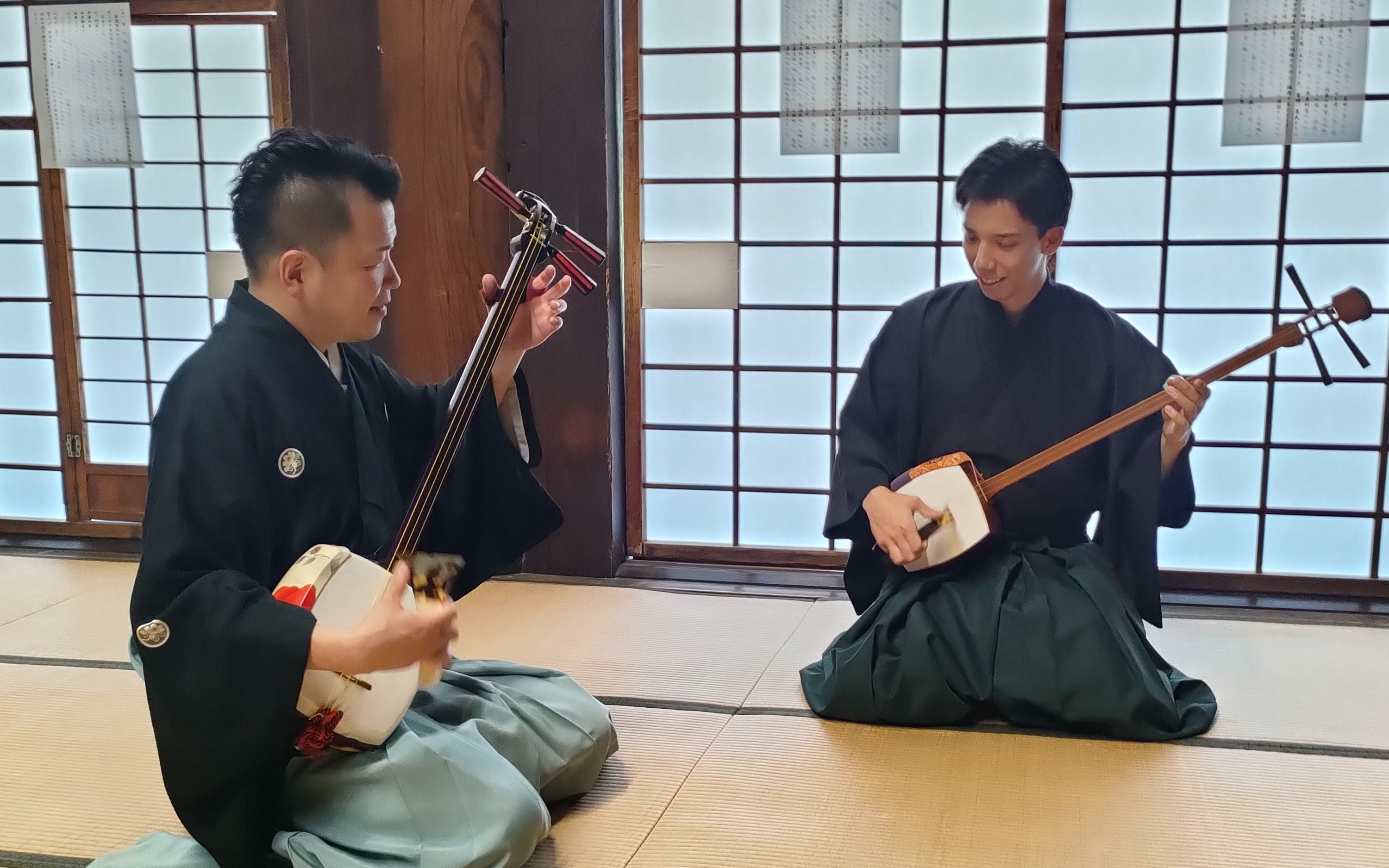 Kanazawa: Shamisen Experience with Kimono in Japanese room