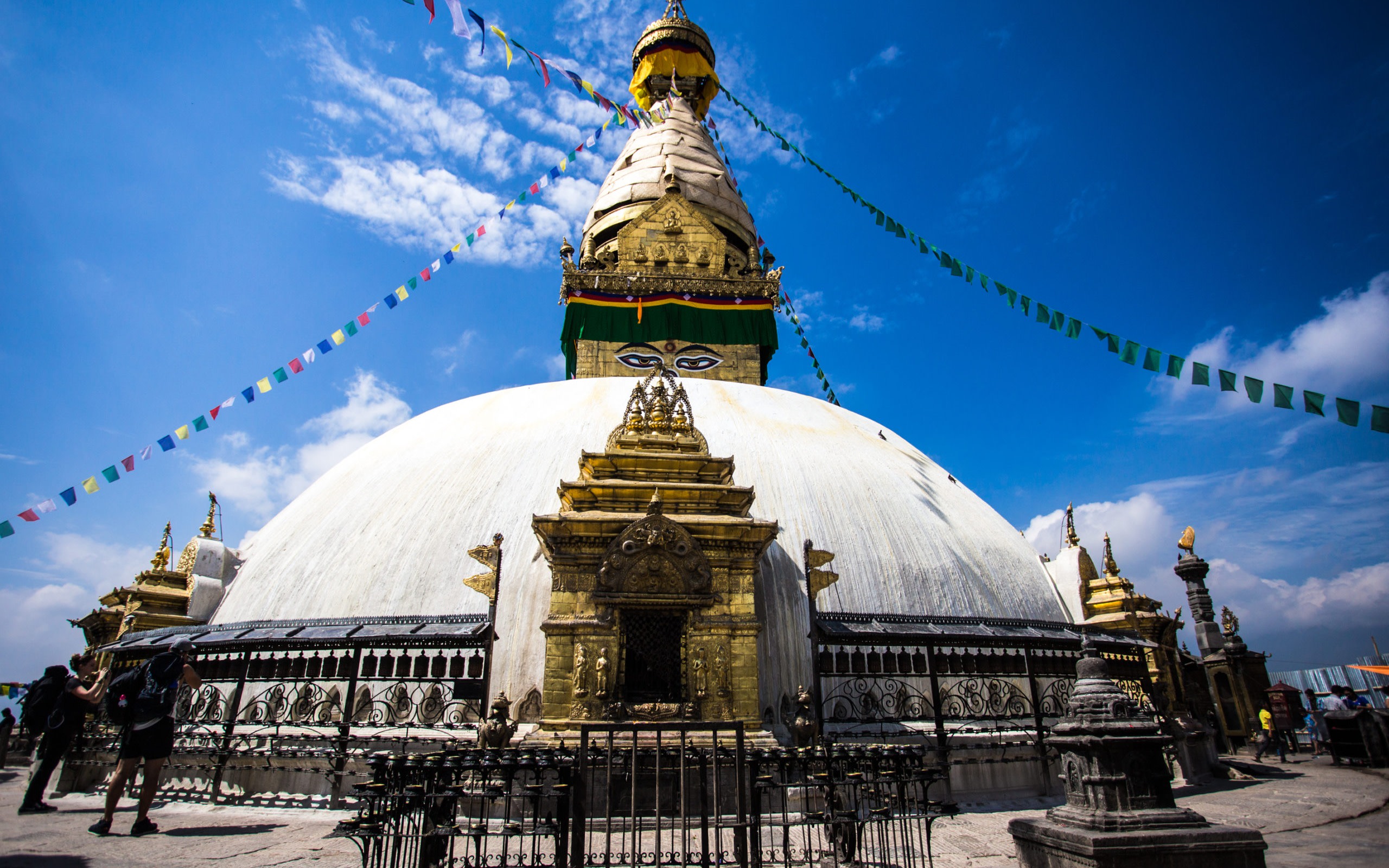 2 Stupas and Kapan Monastery Tour 