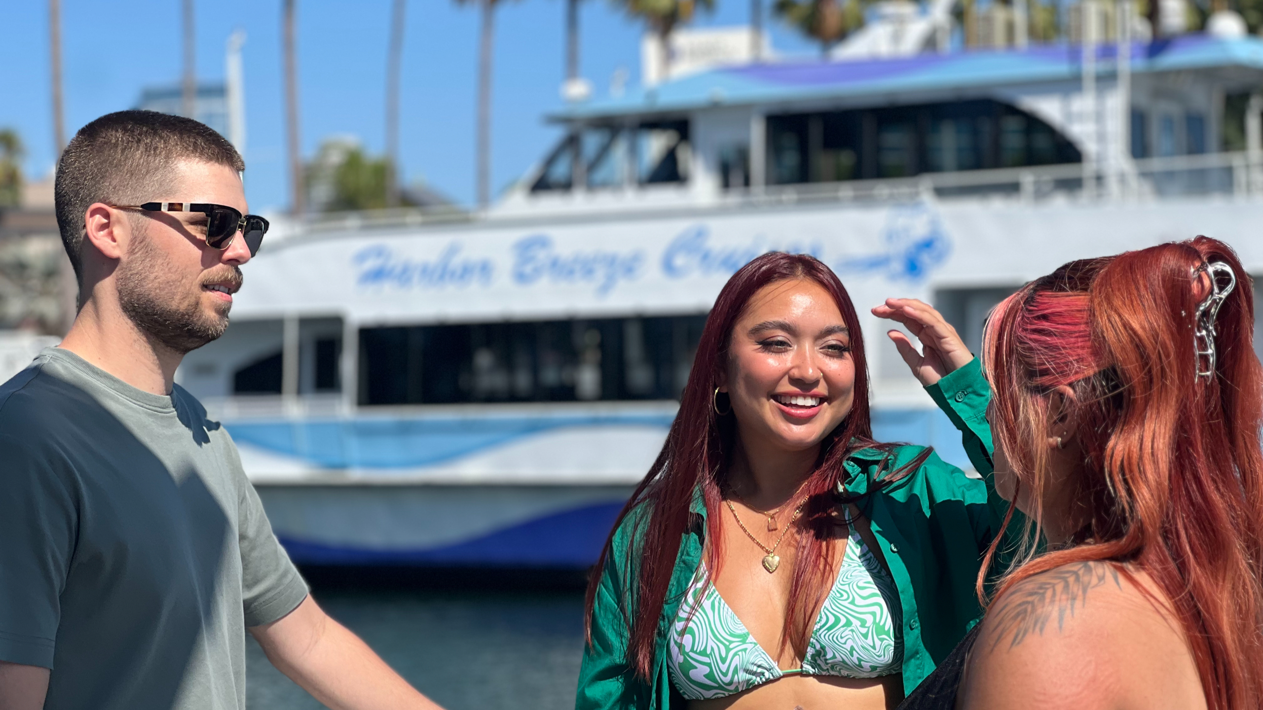 從船上拍攝繁忙港口景象和迷人港口風光的精彩照片