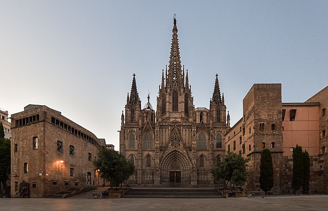 Uncover the hidden secrets of Barcelona's old town