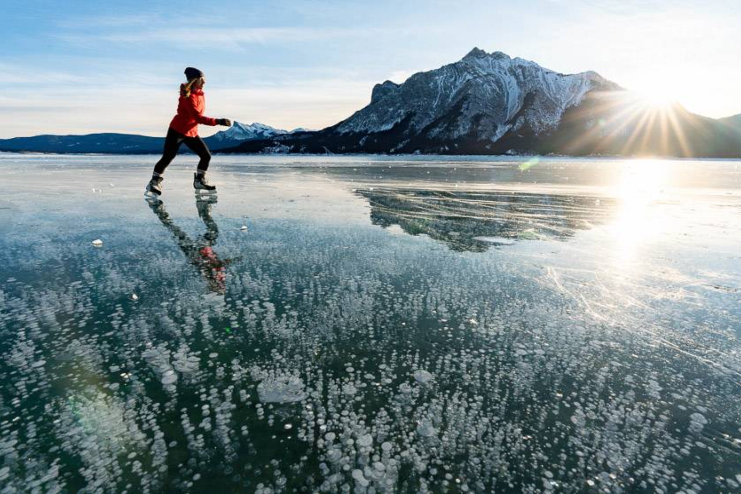 Icefields Parkway and Ice Bubbles of Abraham Lake Tour in Banff