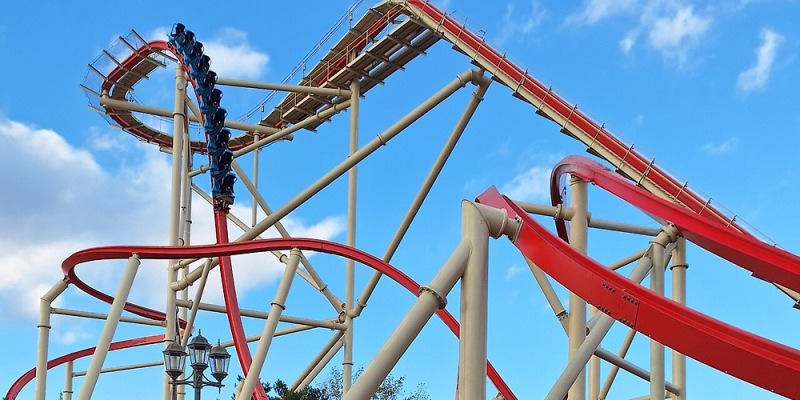 Skoll & Hati : Asia’s first single-rail coaster.