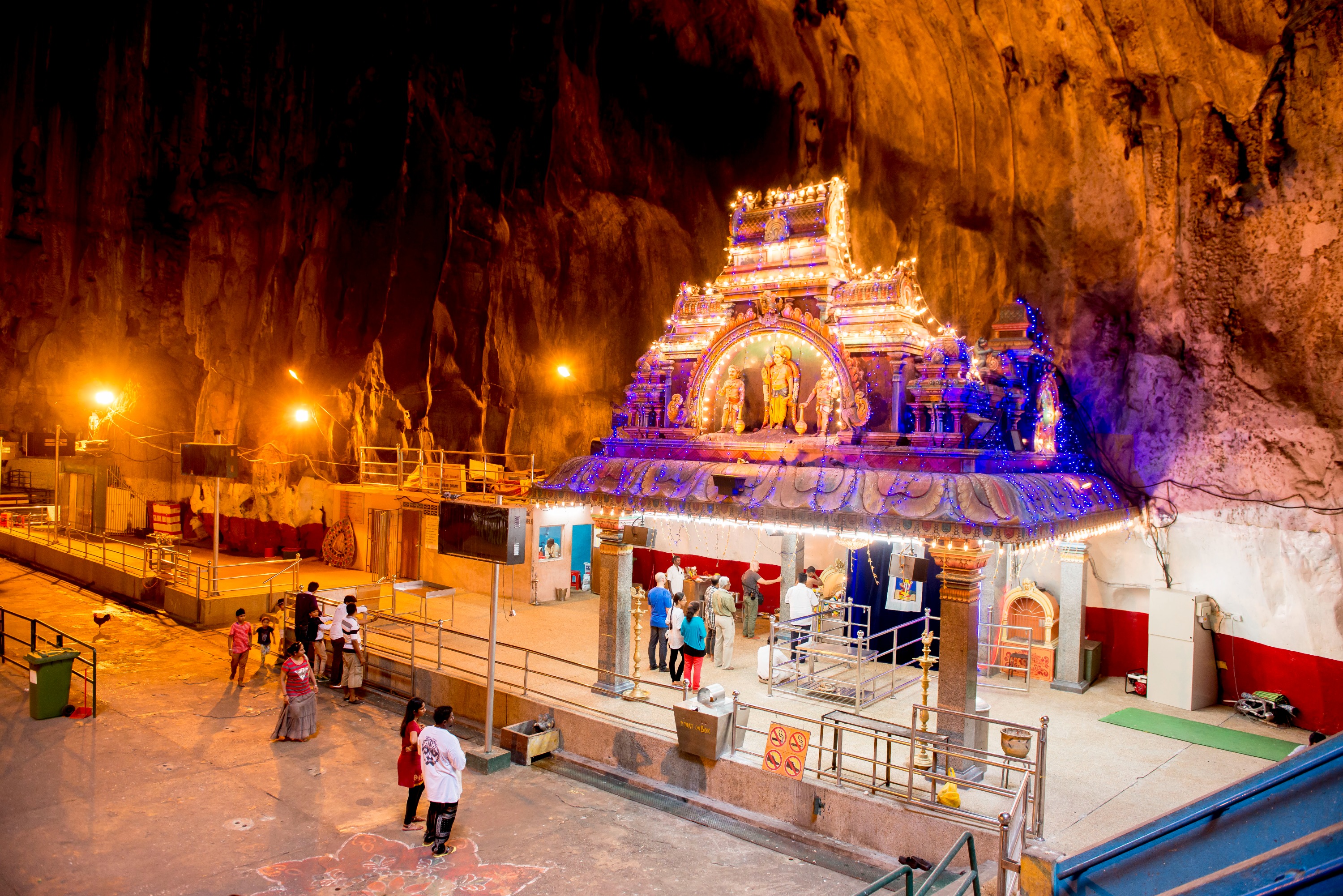 Batu Caves Train Tour & Banana Leaf Delight in Kuala Lumpur