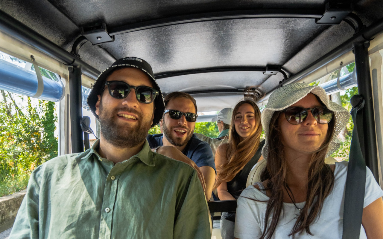 穿梭於羅馬街頭，探索經典地標與隱藏的城市瑰寶。