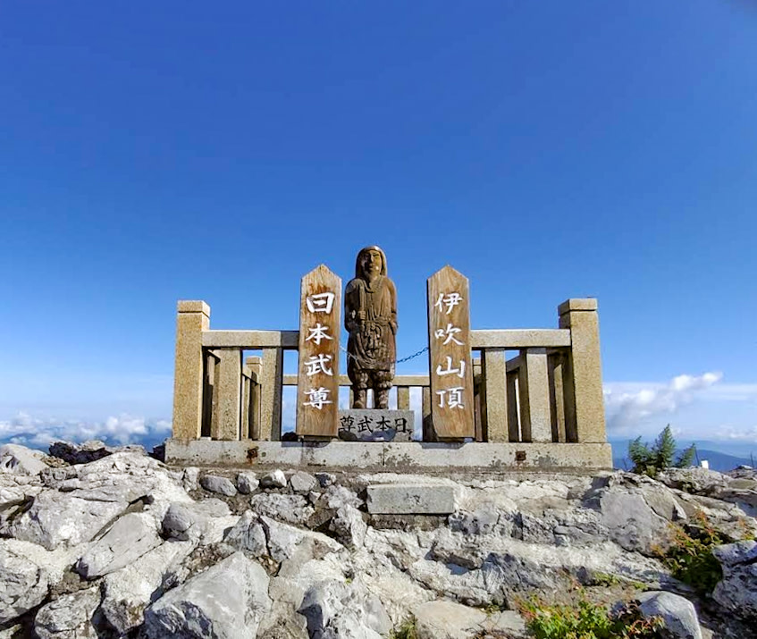 伊吹山頂 雕像
