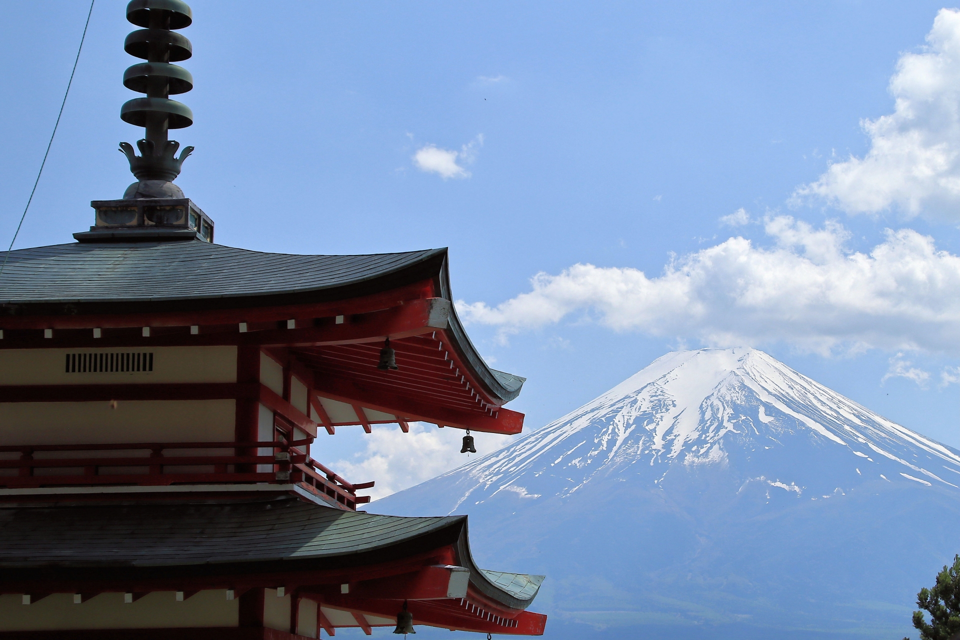 高級版富士山河口湖絕景一日遊！坐豪華巴士巡遊多個拍攝點，從不同角度欣賞令人震撼的富士山美景！包含神戶牛涮涮鍋（品川/新宿出發）