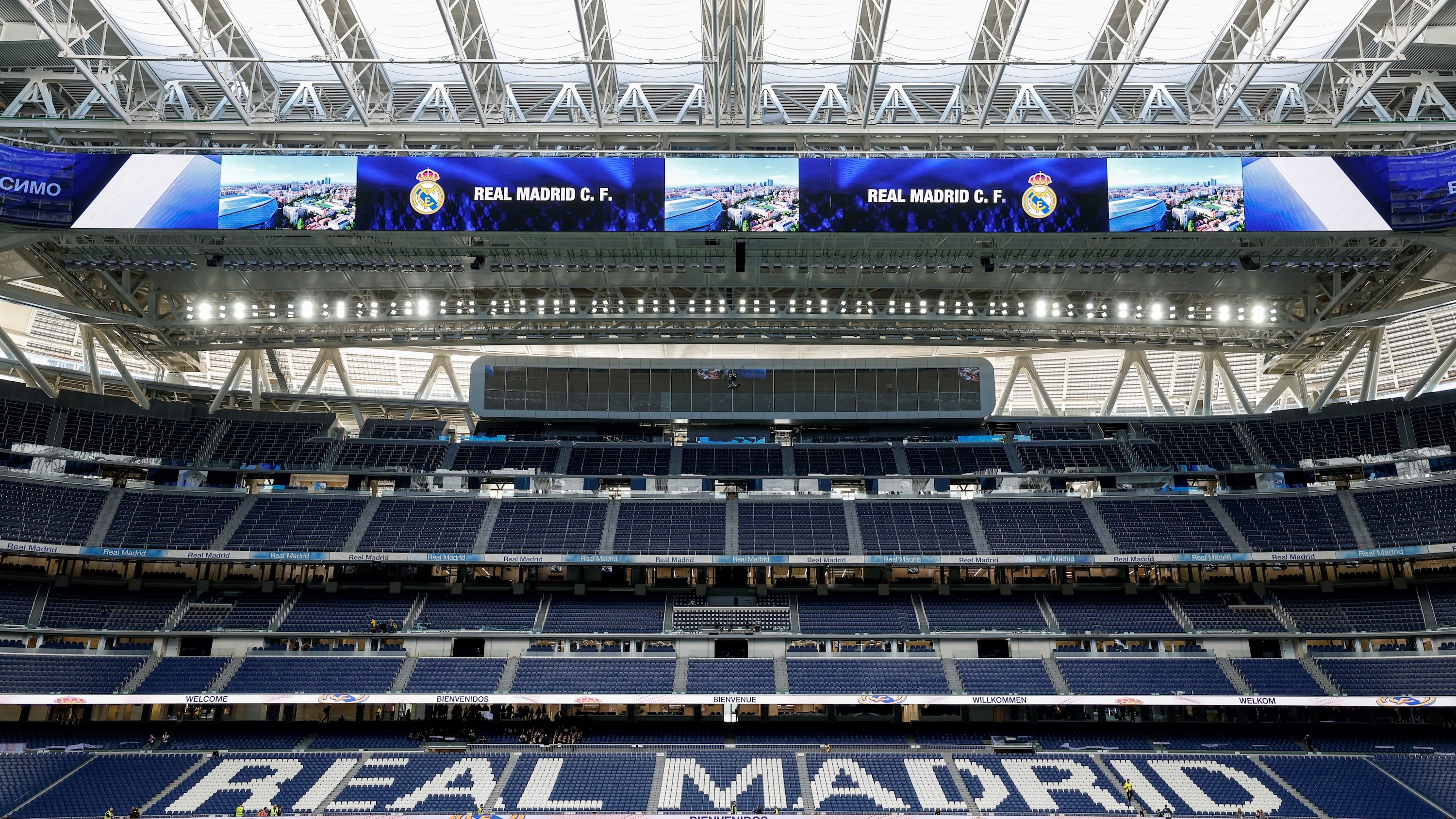 從標誌性的聖地亞哥·伯納烏球場看臺欣賞令人歎為觀止的球場全景 從標誌性的聖地亞哥·伯納烏球場看臺欣賞令人歎為觀止的球場全景