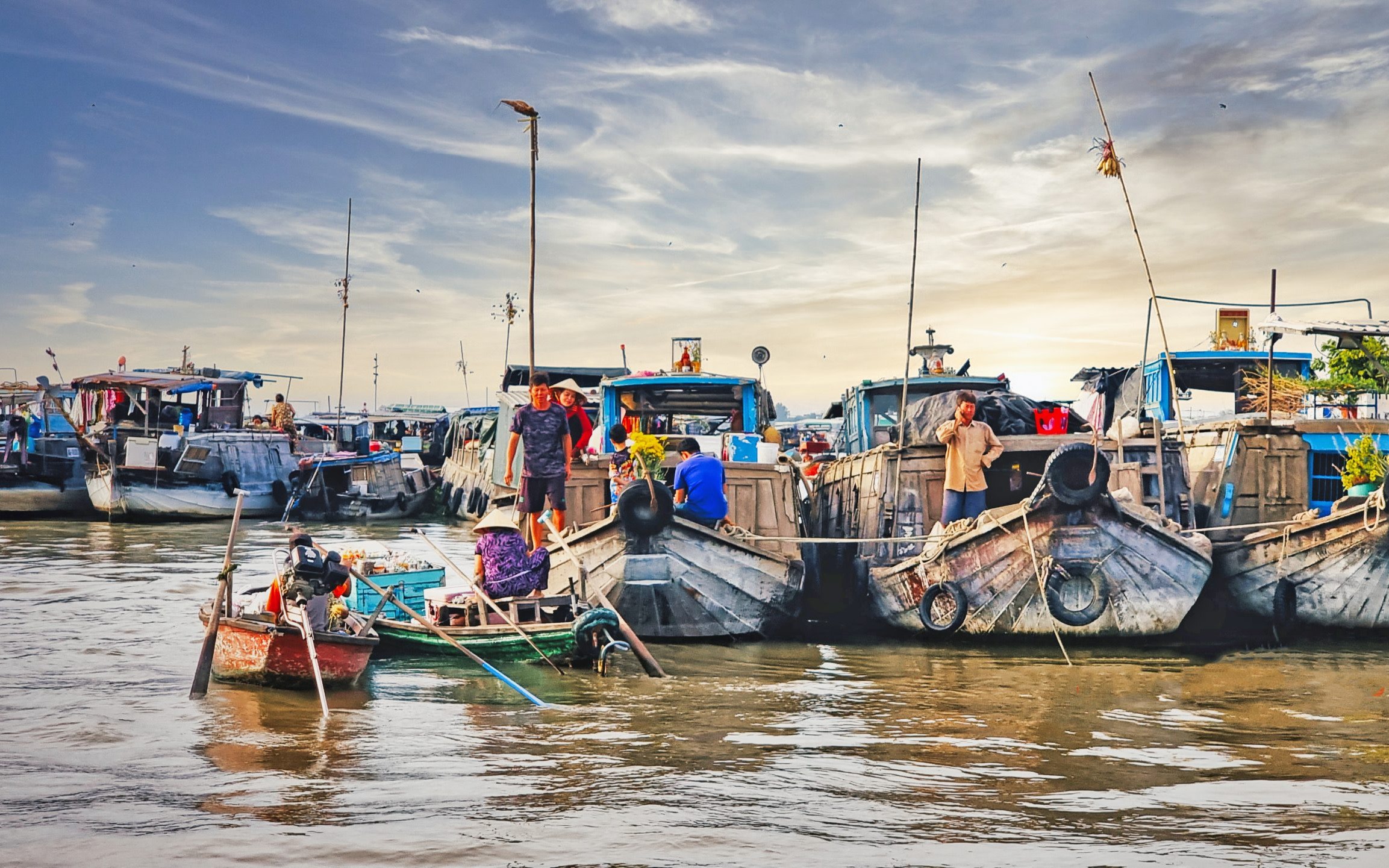 Long Xuyen Floating Market & Ong Ho Island Half-Day Tour