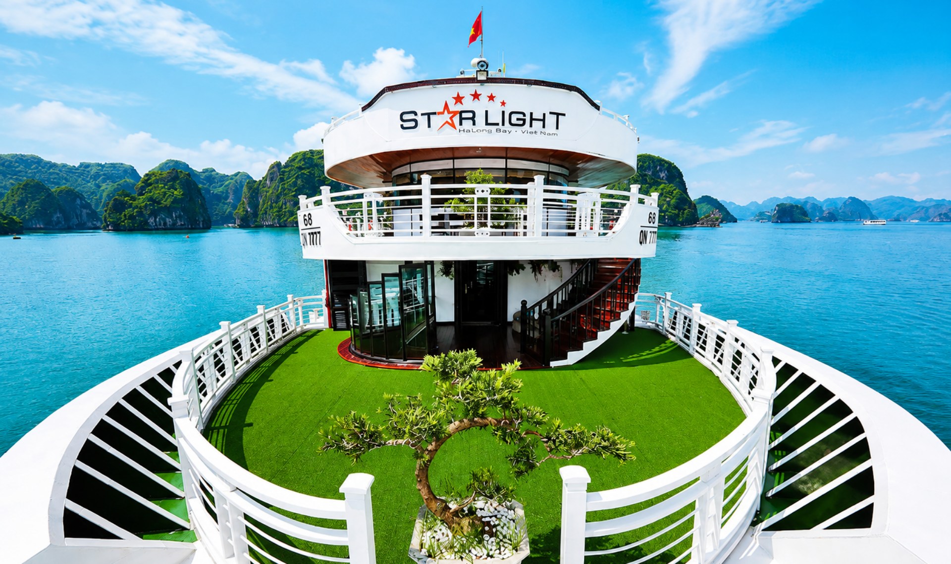 星光郵輪既有傳統的建築風格,又不失現代感,在旅途中盡情越南當地的文化風情 星光郵輪既有傳統的建築風格,又不失現代感,在旅途中盡情越南當地的文化風情