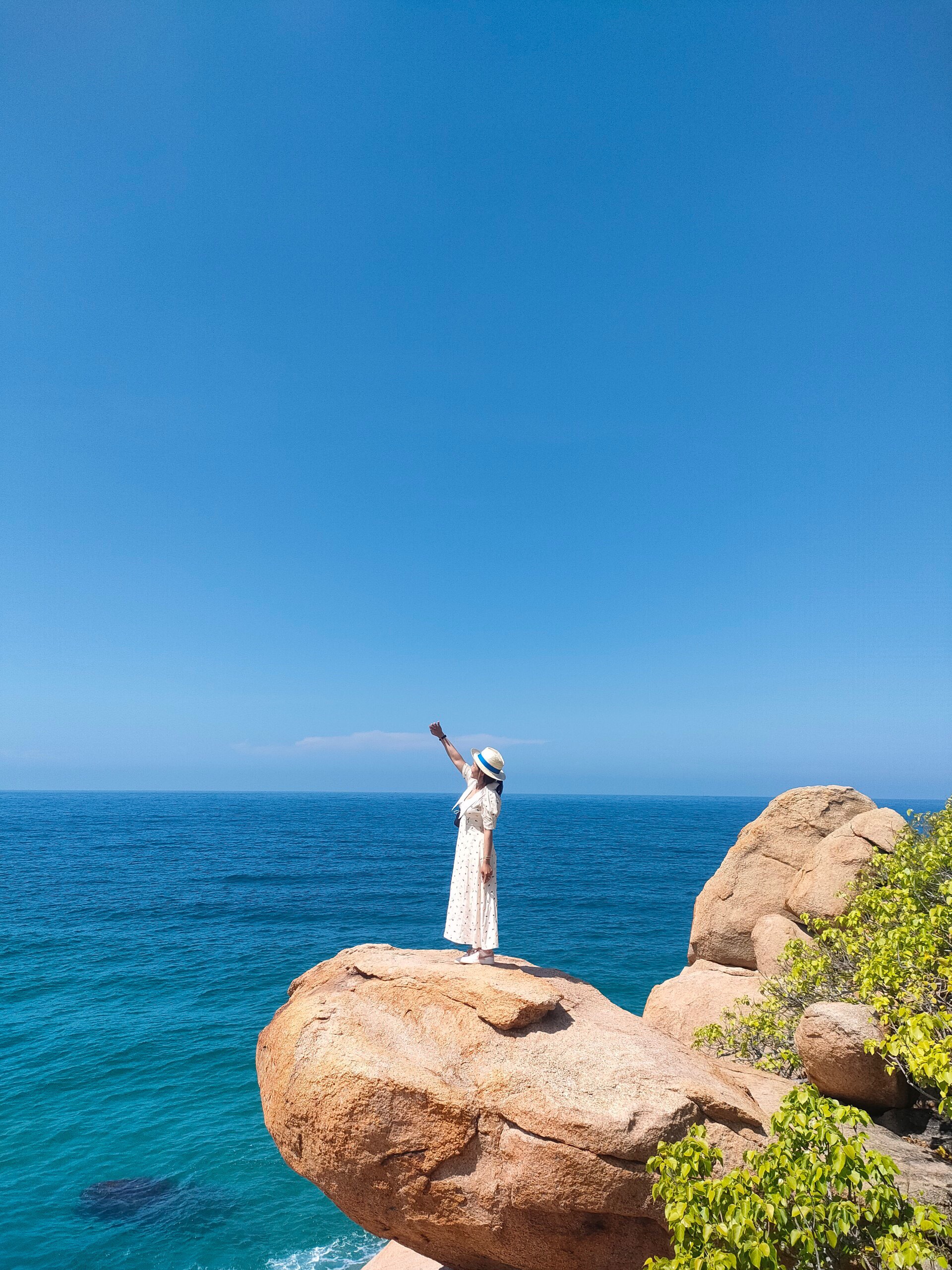 Day Tour to Explore Cu Lao Cau, Diving to See Corals & Vineyards