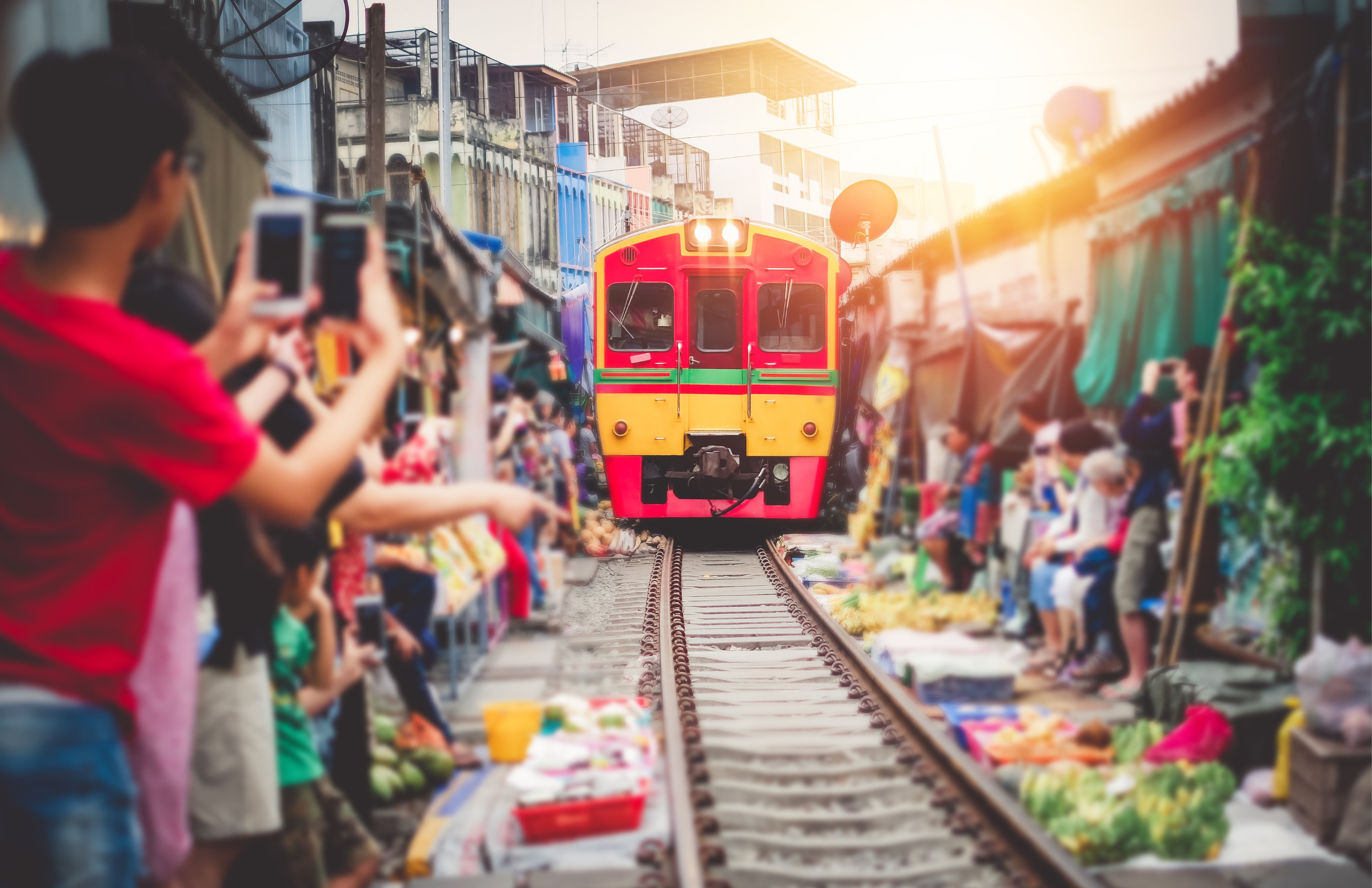 免費 eSIM-美功火車和水上市場以及免費泰國服裝或咖啡館