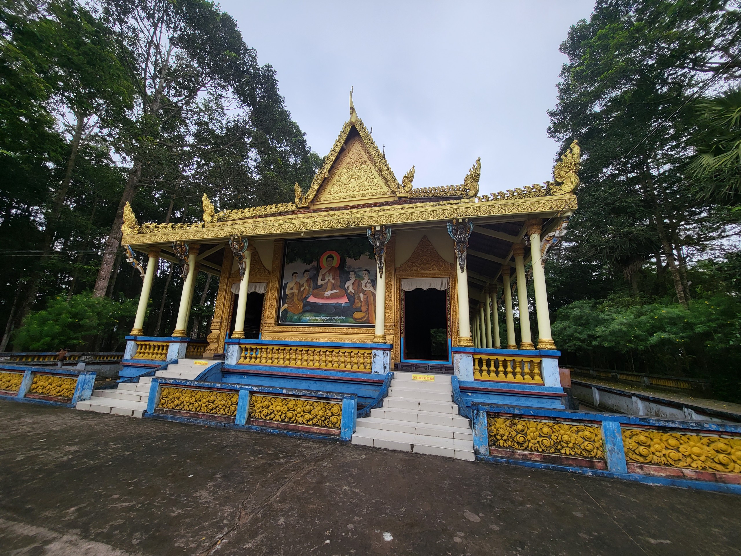 Bat Pagoda main building
