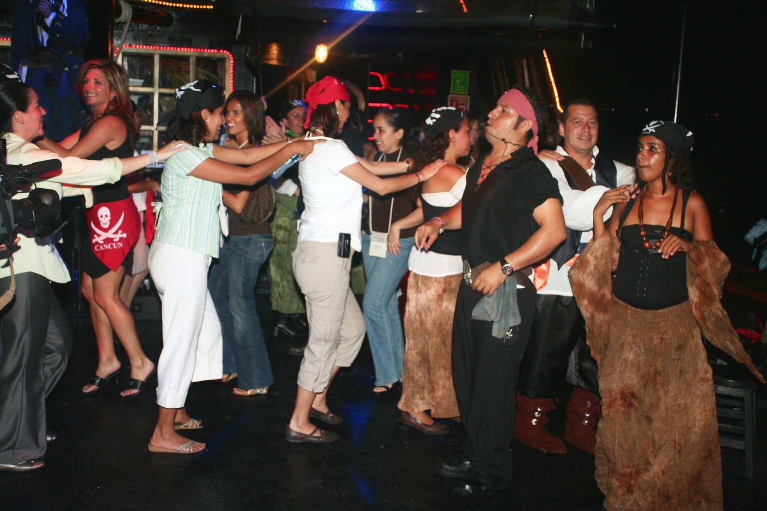坎昆海盜船派對遊輪 (Pirate Ship Party Cruise in Cancun)