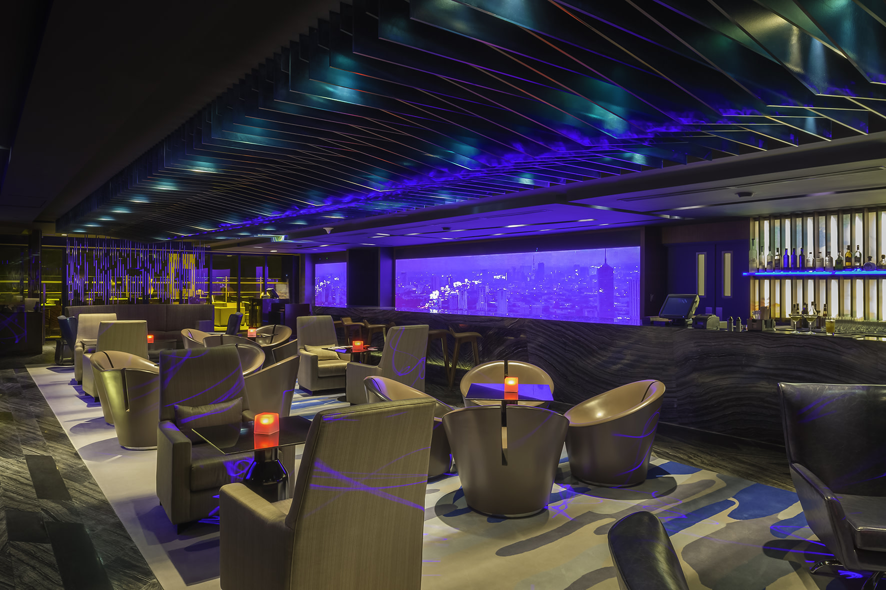 馬可波羅奧蒂加斯馬尼拉酒店的 VU's Sky Bar and Lounge
