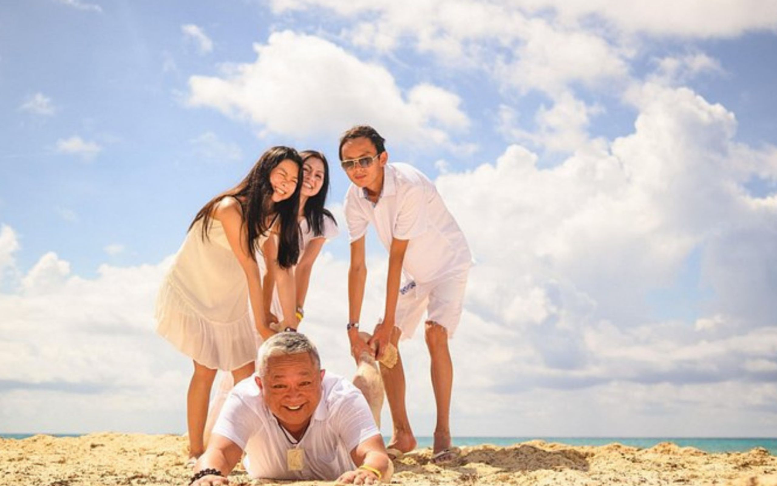 Private Photoshoot with Professional Photographer in Cancun