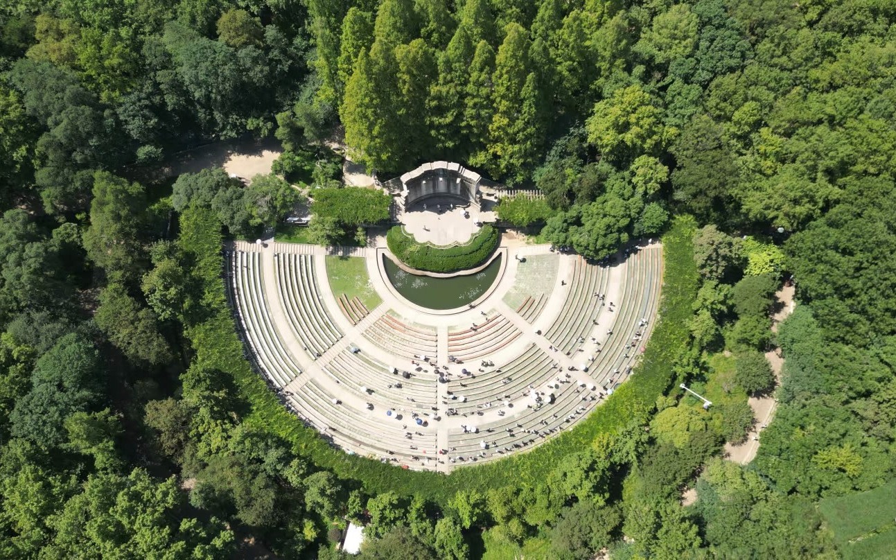 Half-day tour of Nanjing (optional Presidential Palace/Sun Yat-sen Mausoleum/Meiling Palace/Outer Qinhuai River cruise)