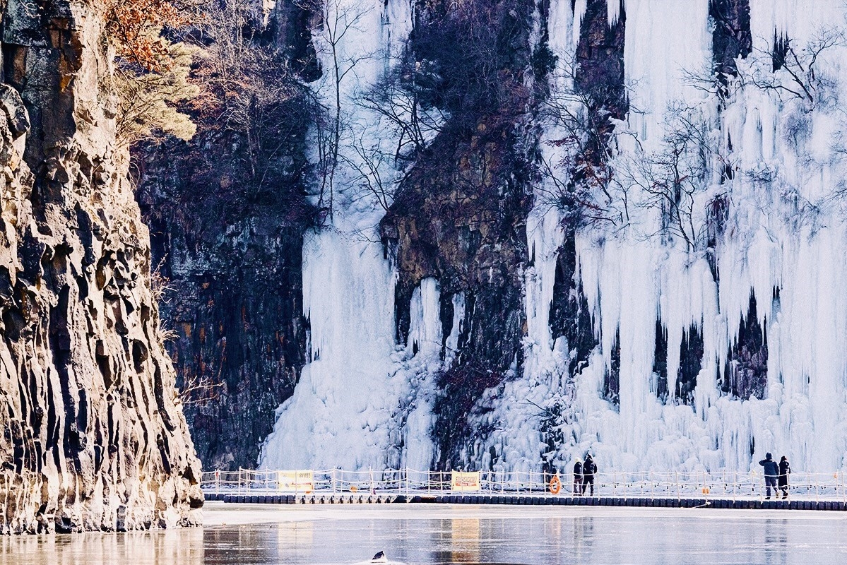 Hantan River UNESCO Winter Fantasia Day Tour