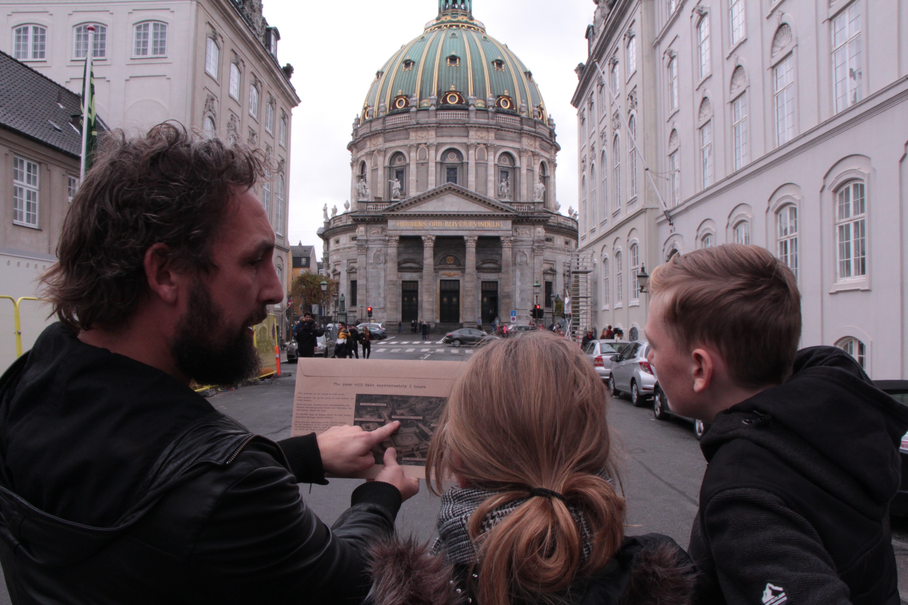 Interactive Self-Guided Mystery Hunt by Amalienborg Palace