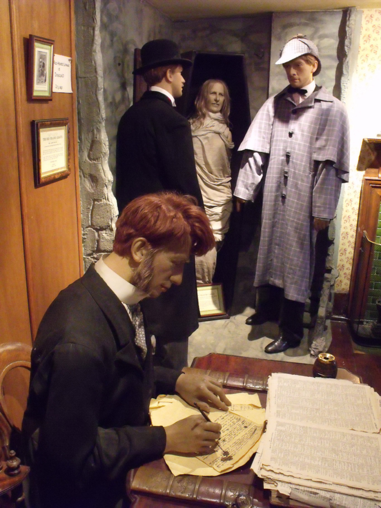 Inside Sherlock Holmes Museum