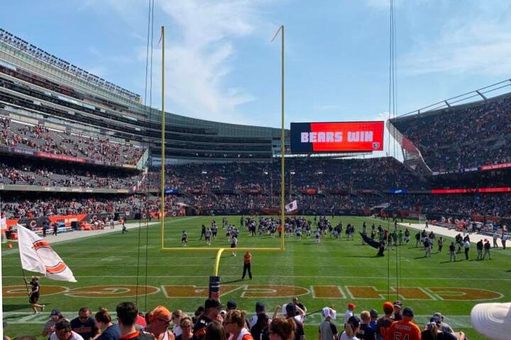芝加哥熊隊（Chicago Bears）在士兵體育場（Soldier Field）的橄欖球比賽