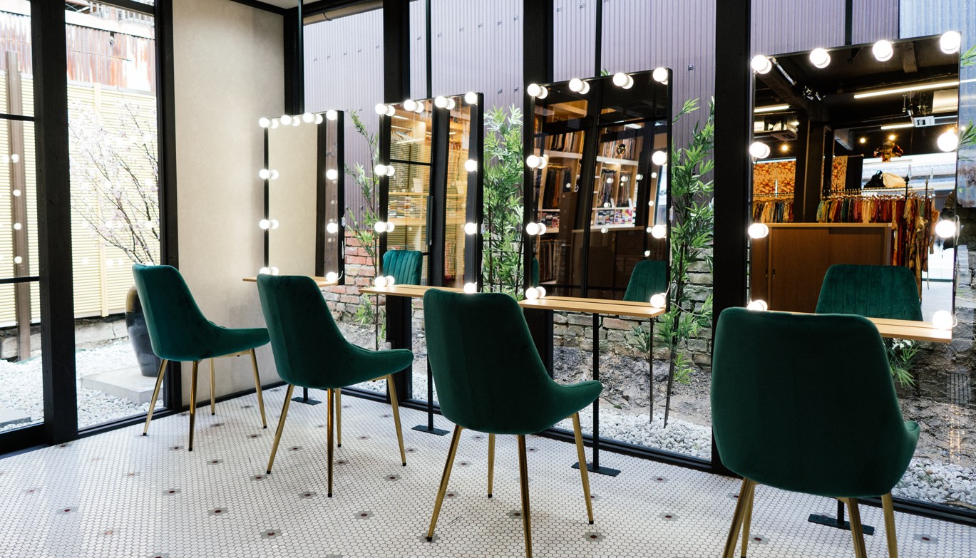 寬敞化妝造型區域 寬敞化妝造型區域