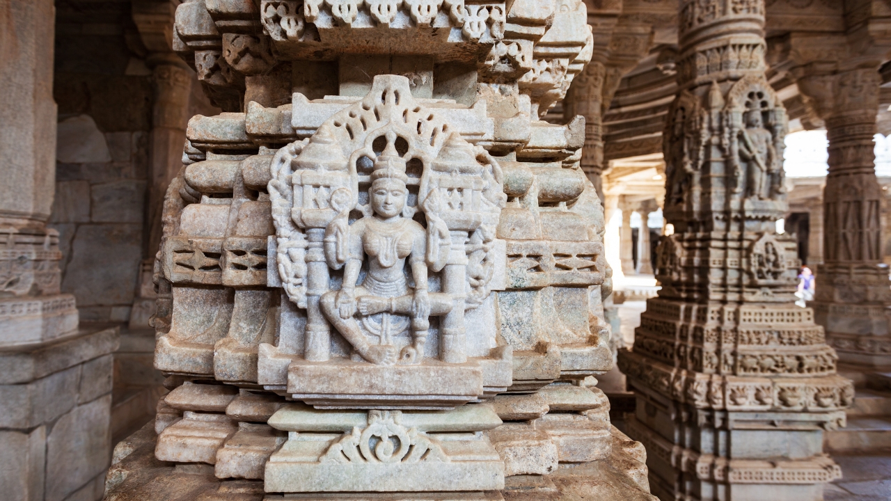 Udaipur: Full-Day Kumbhalgarh & Jain Temple Private Tour
