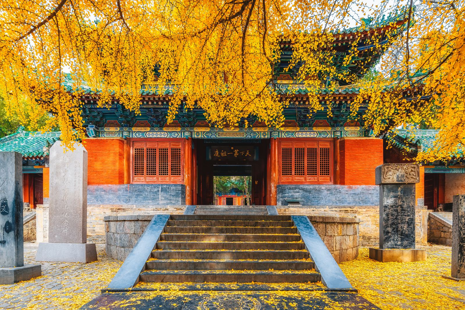 河南少林寺&龍門石窟一日遊（鄭州出發+禪宗祖庭少林寺+壯觀的石刻寶庫龍門石窟 + 金牌導遊帶團+無線耳麥講解+純玩不進店 ）