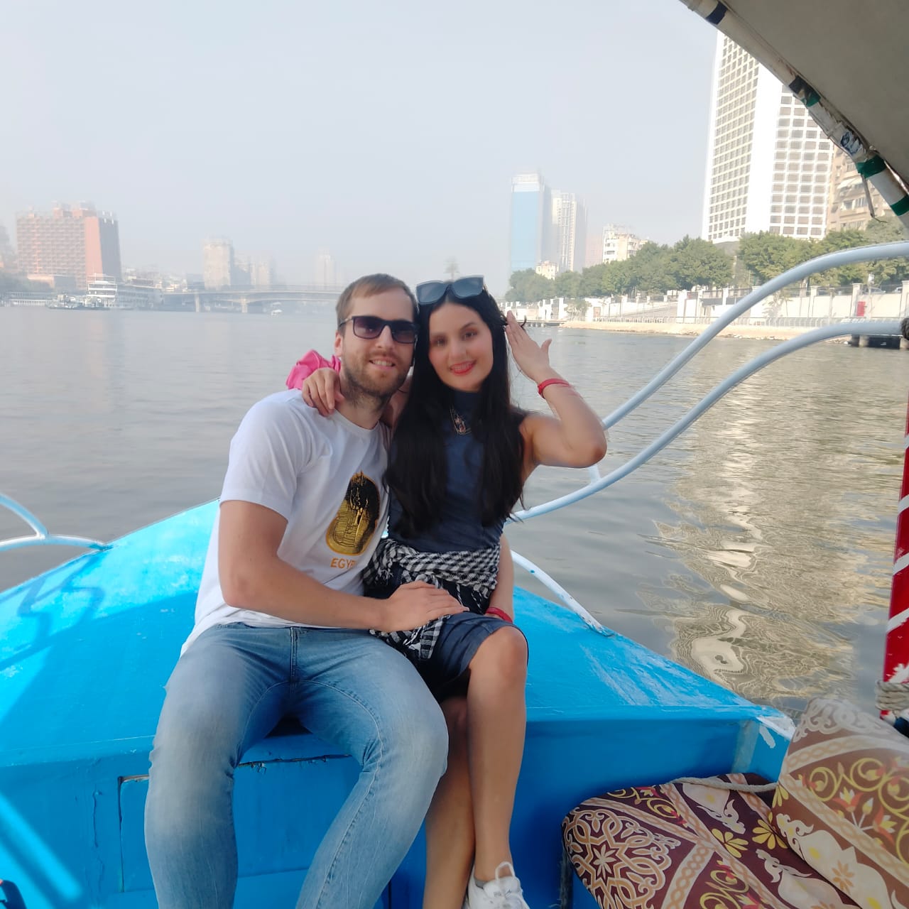 Cairo Day from Hurghada : S. Group by Van with BBQ Lunch & Nile Boat