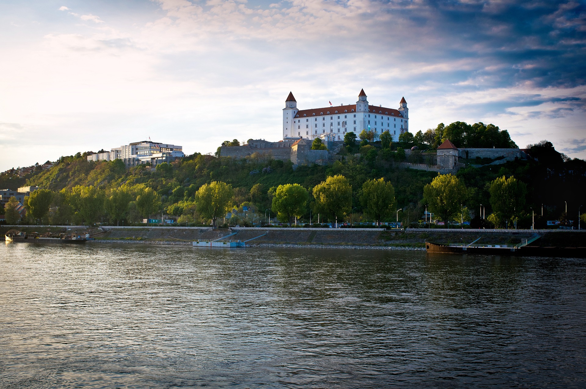 From Vienna: Budapest & Bratislava Guided One Day Tour