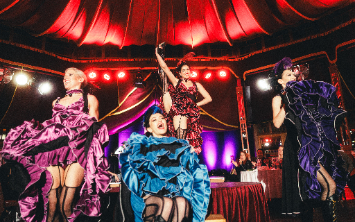 在維也納最頂級的歌舞表演場地,盡情享受充滿優雅、歡笑與藝術的夜晚 在維也納最頂級的歌舞表演場地,盡情享受充滿優雅、歡笑與藝術的夜晚