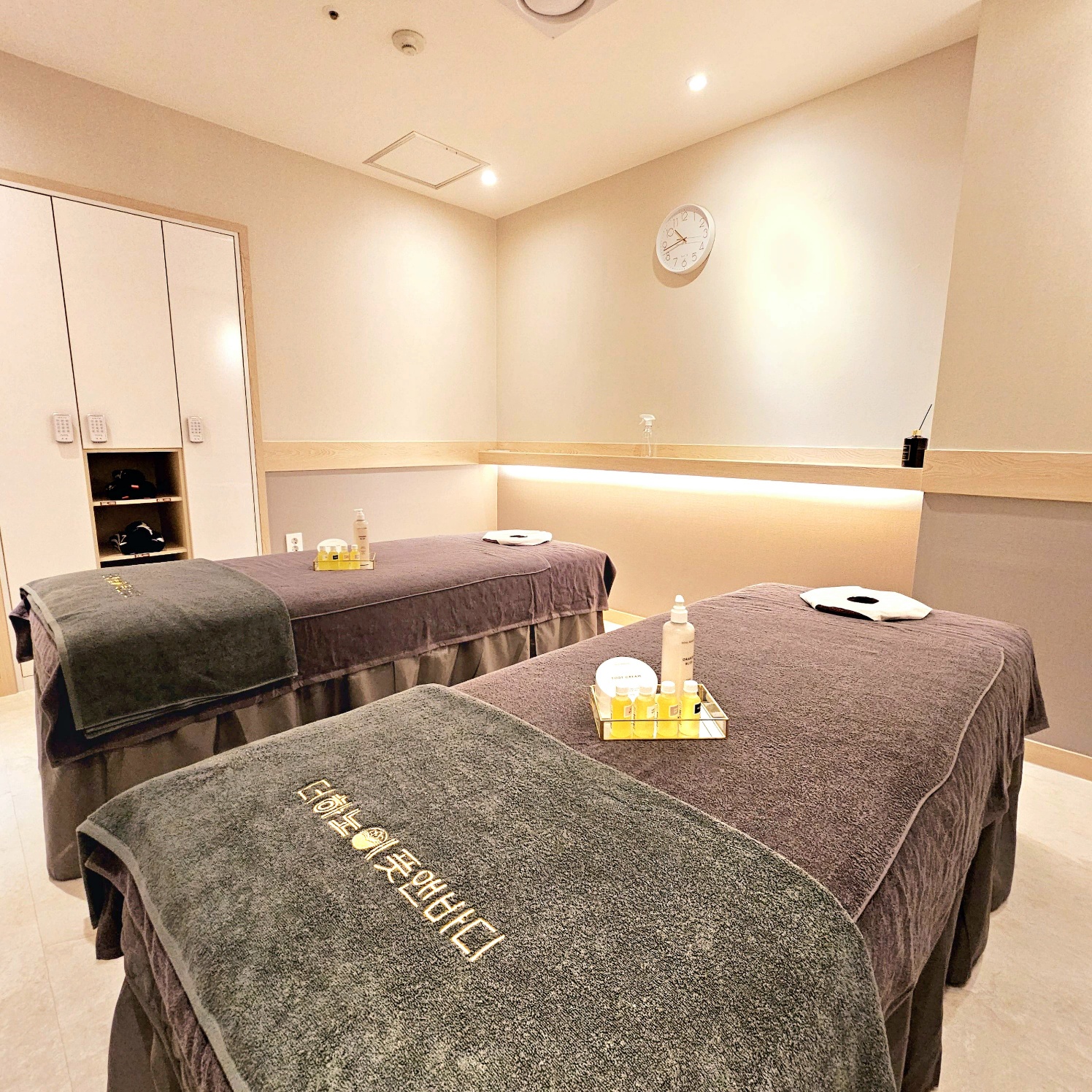 Clean & Private Couple Room (Premium Facility)