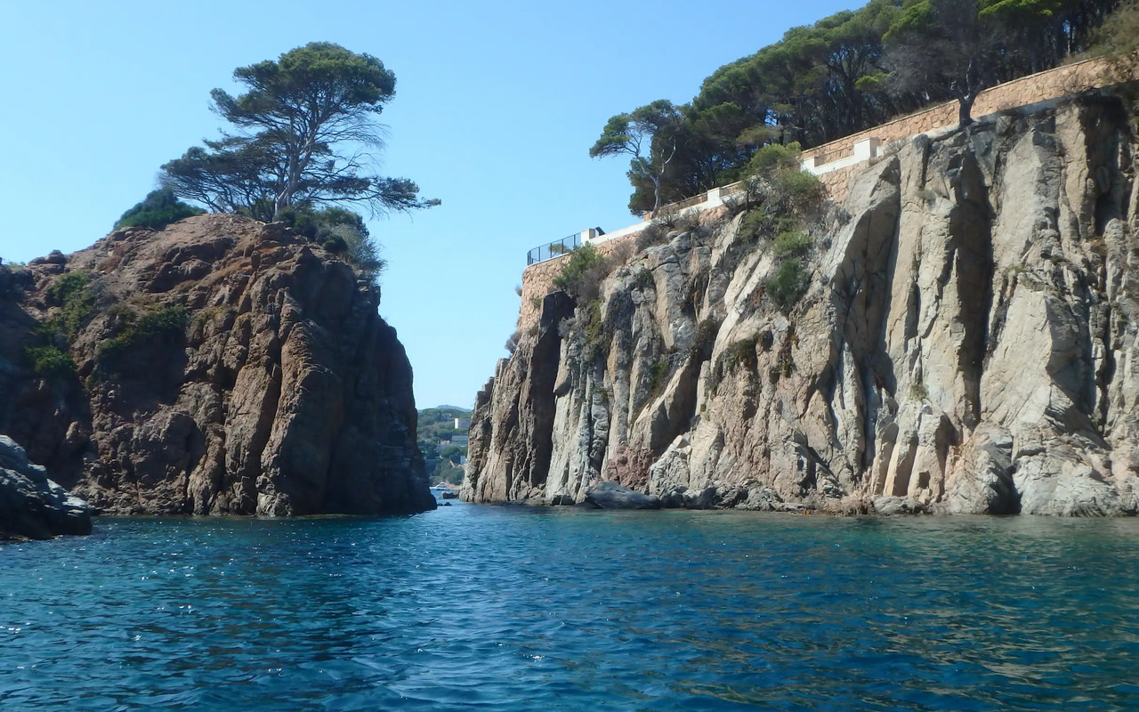 Costa Brava Private Cruise Experience with Lunch