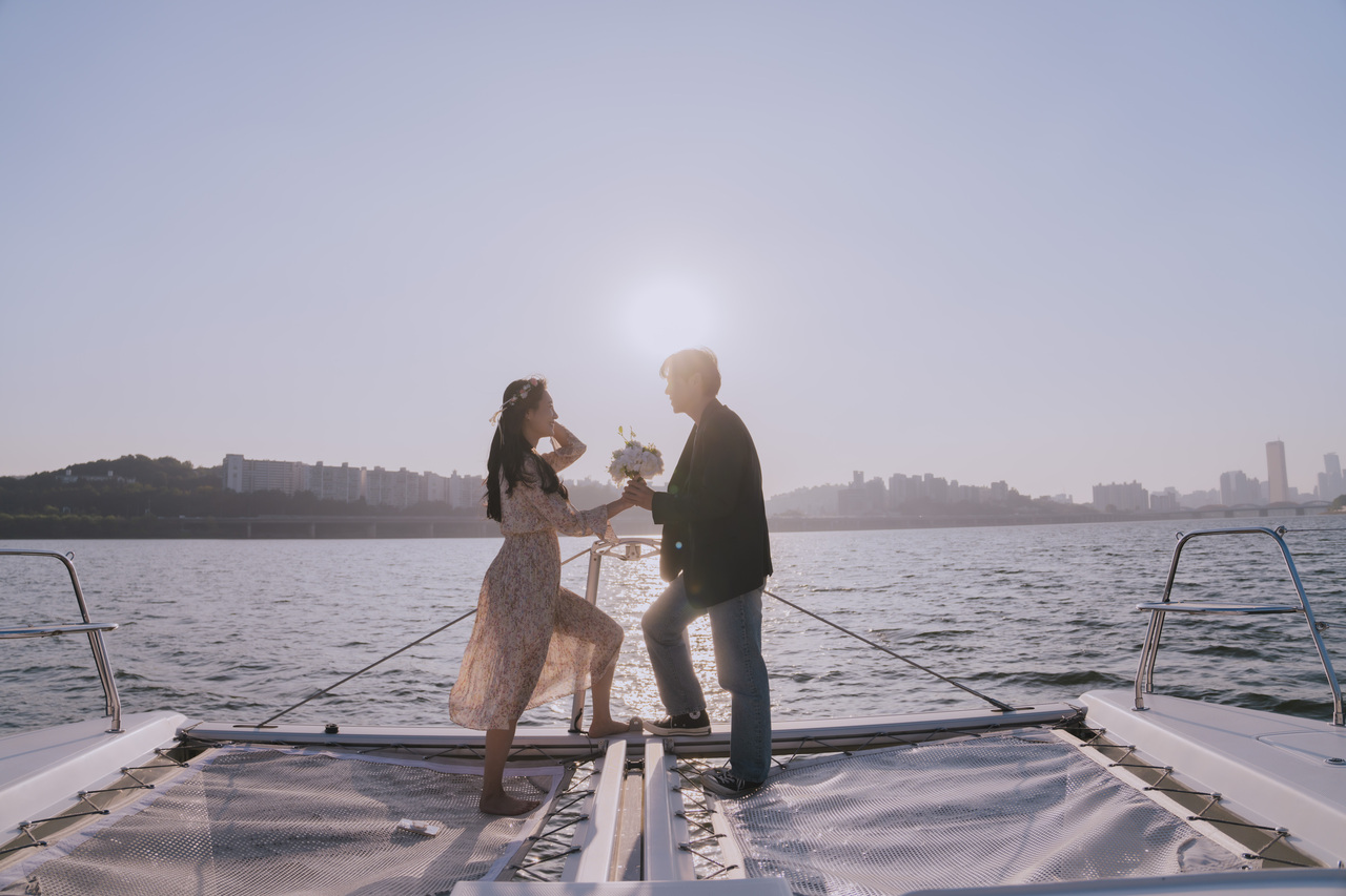 搭乘豪華遊艇，盡享海上落日餘暉與浪漫夜景，還有精彩活動等您體驗。