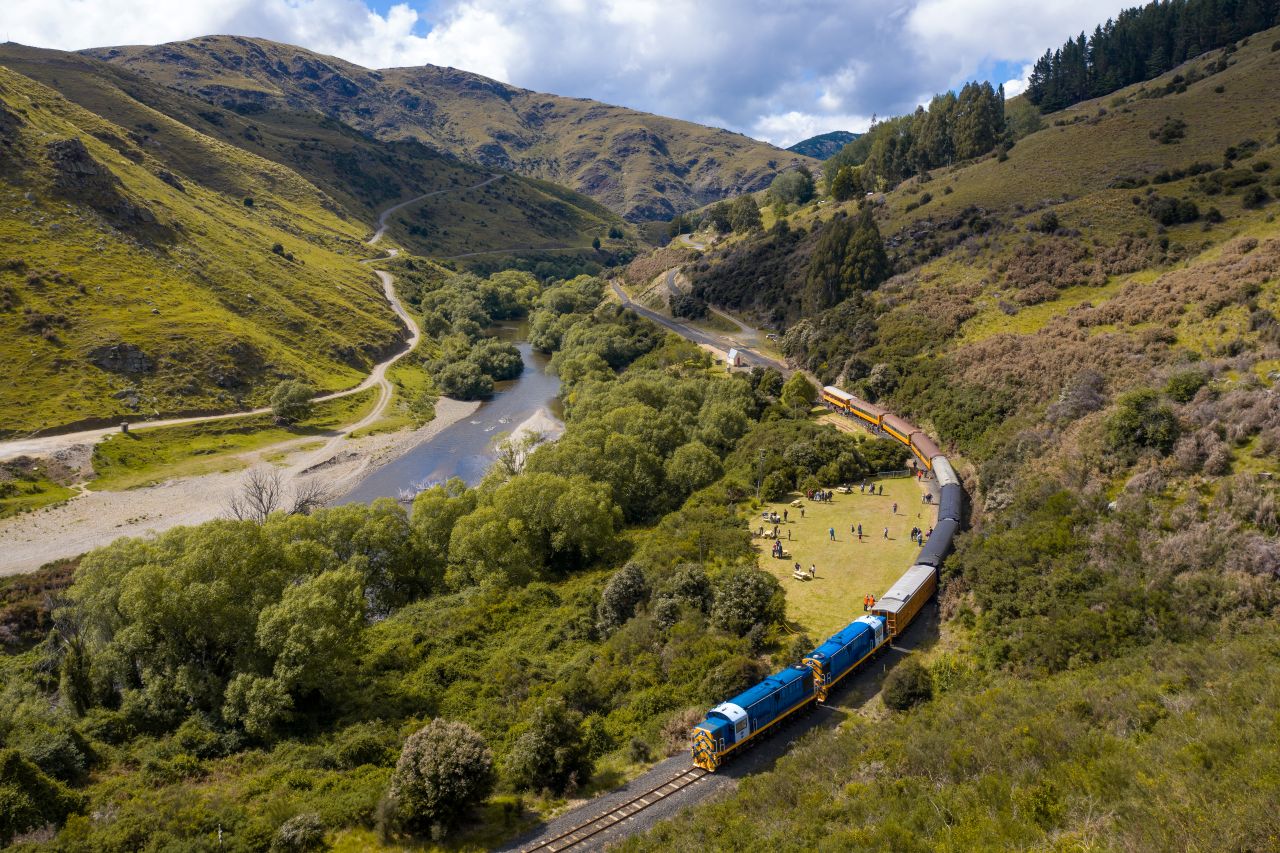 Queenstown to Dunedin (One-Way) Including Taieri Gorge Train
