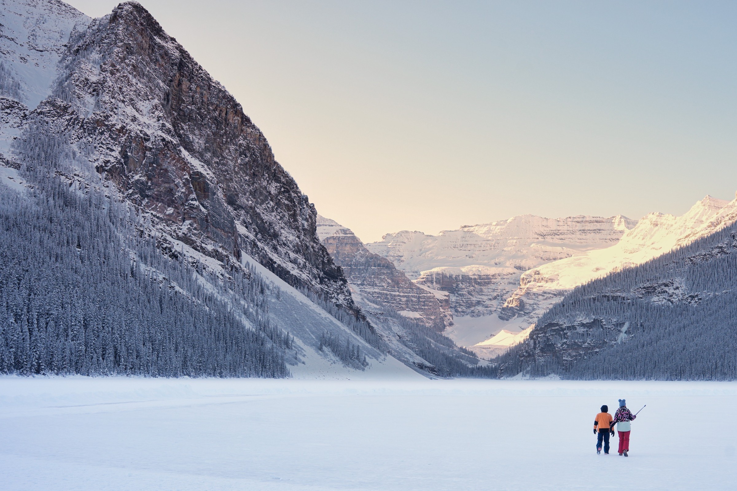 Winter Wonderland Tour at Lake Louise and Johnston Canyon in Banff