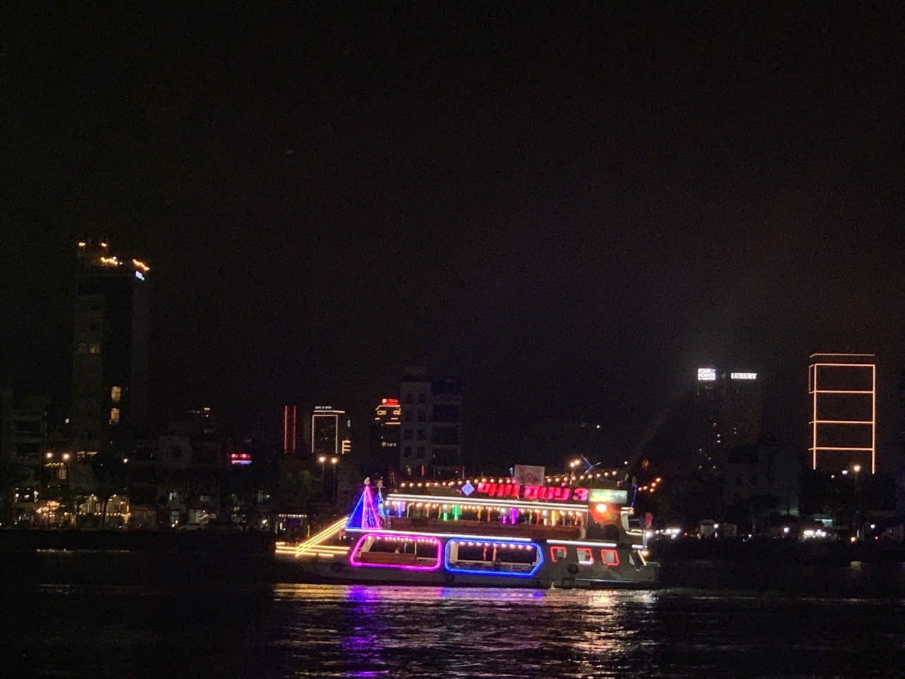 Han River by night by Phu Quy Cruise in Da Nang