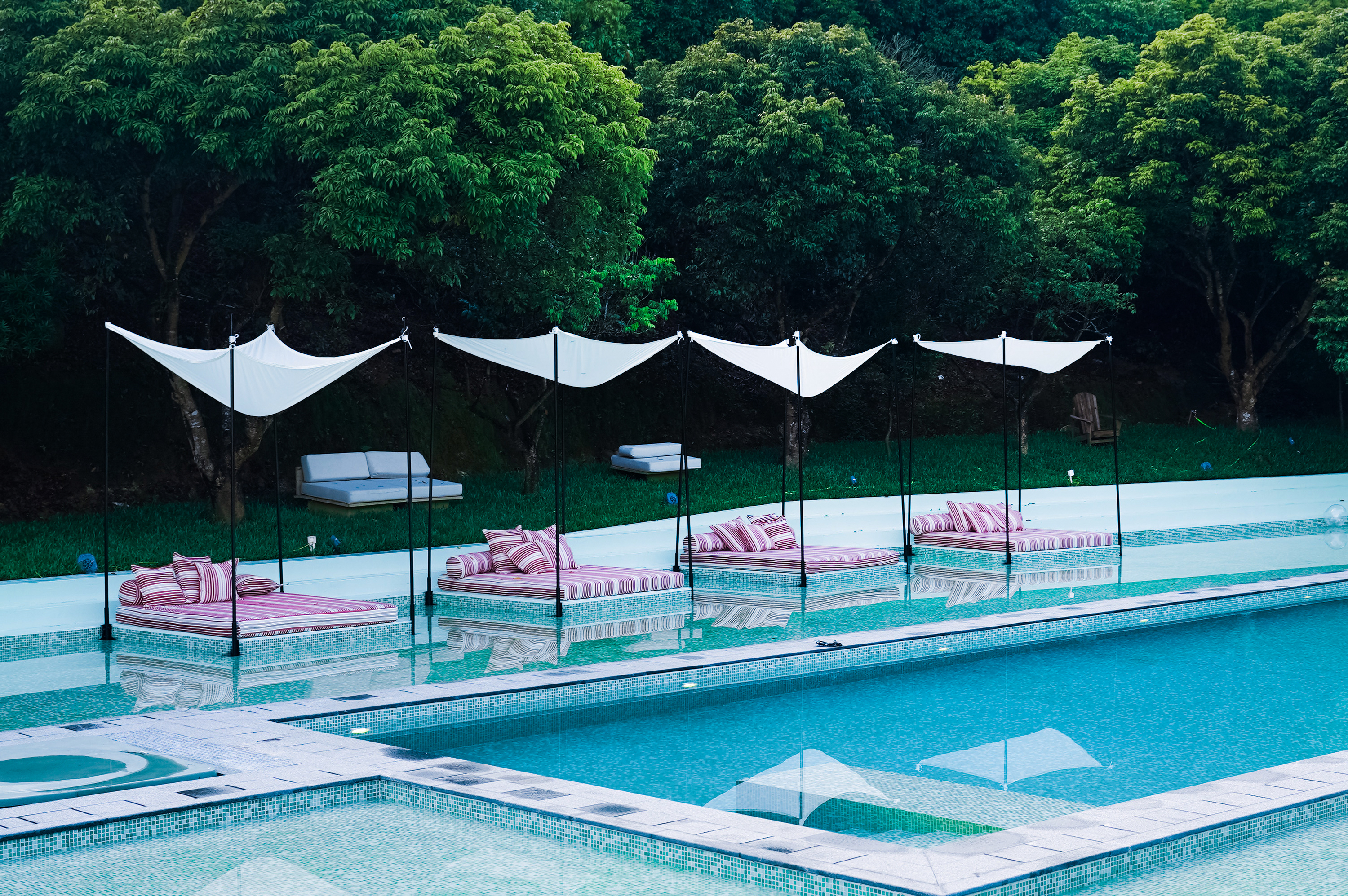 swimming pool