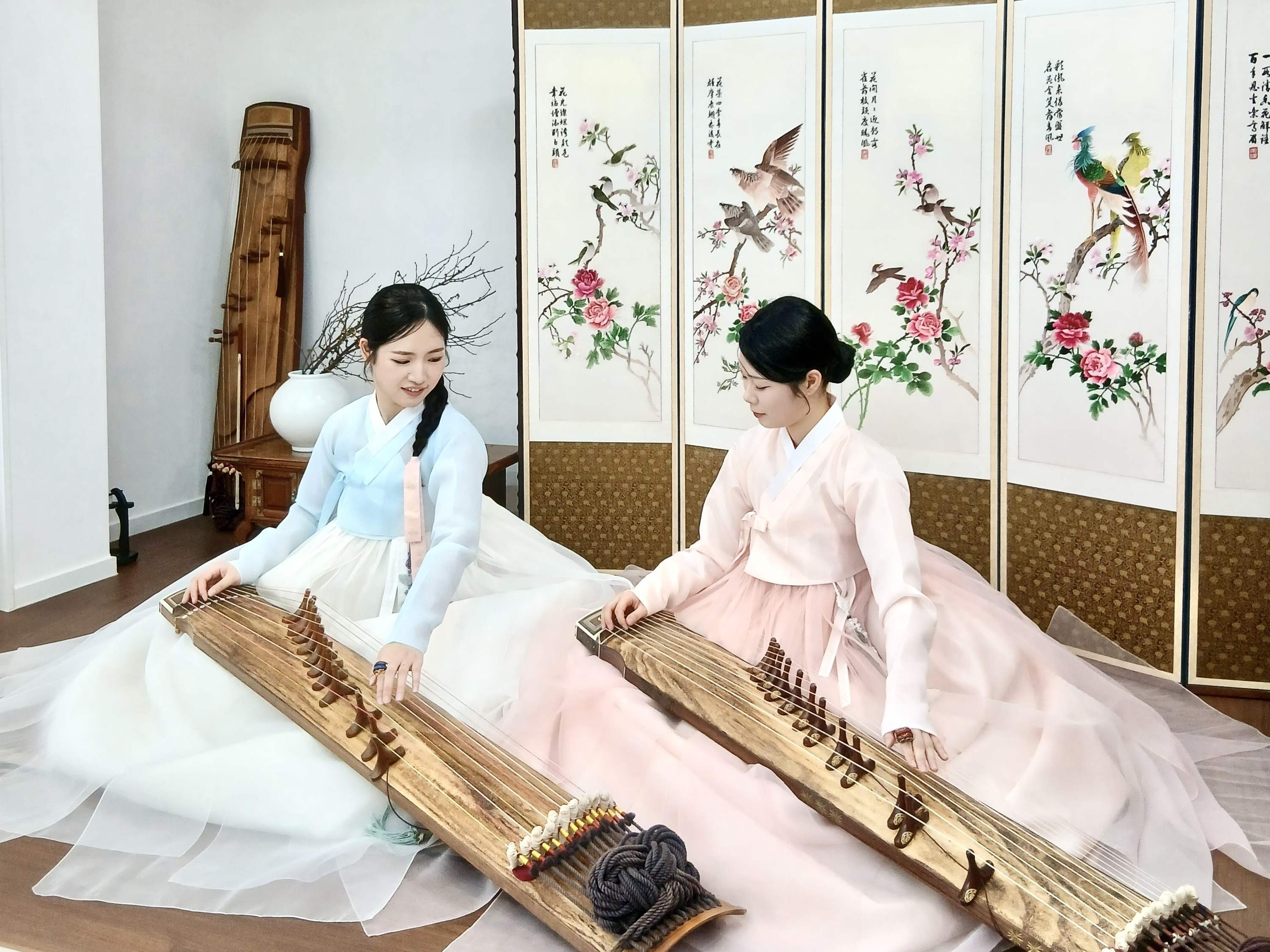  Real K-Vibes:Hanbok + Gayageum Class you'll Never Forget
