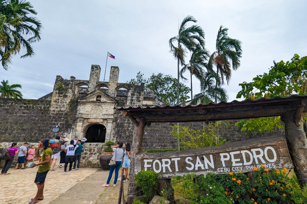 Fort San Pedro is the oldest fortress in the Philippines, built during the Spanish colonial period. It exudes the breath of history and is surrounded by magnificent sea views.