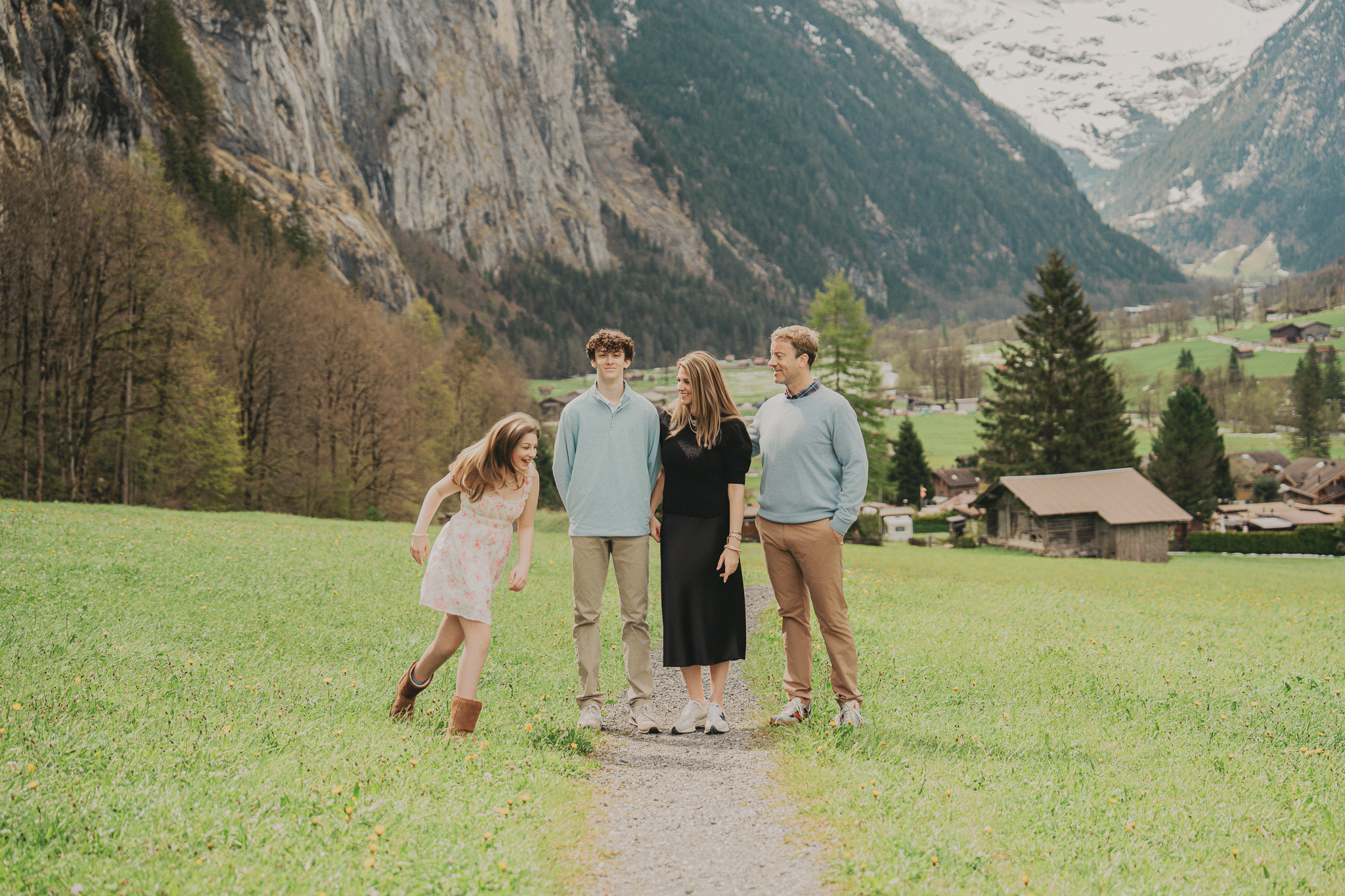 Private Photoshoot Tour: Lauterbrunnen & Wengen at the best spots