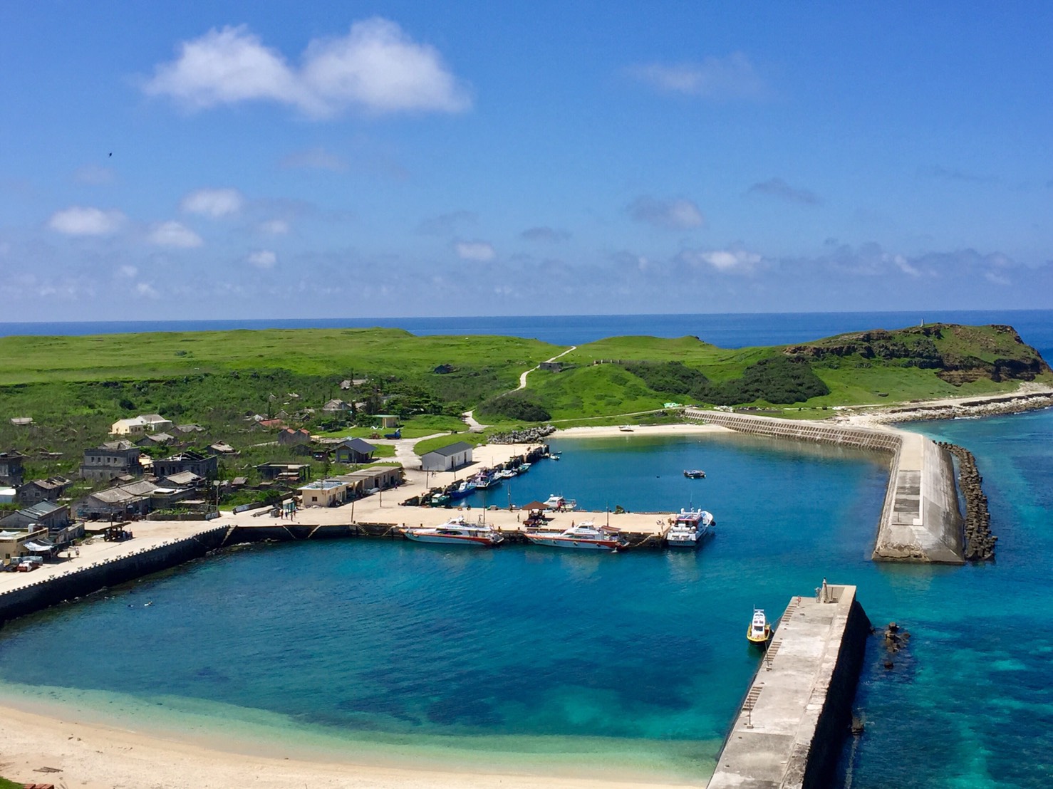 澎湖島巡り 1 日ツアー (七美+望安/七美+青の洞窟/南方四島)