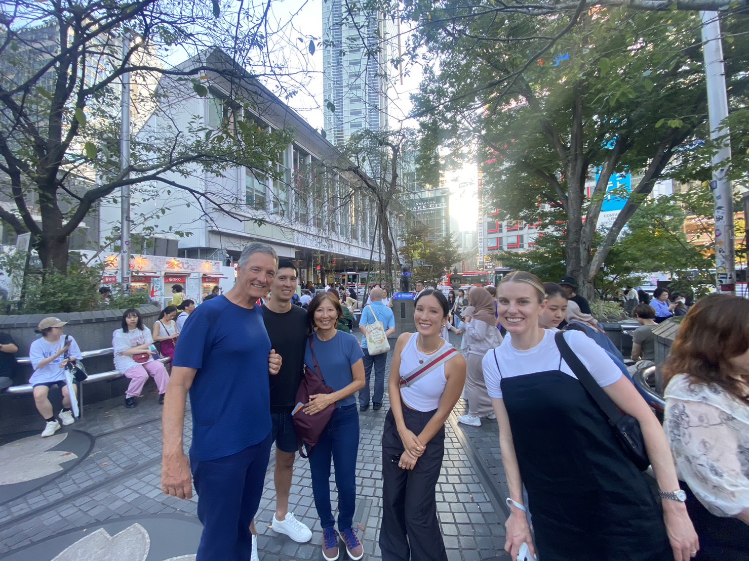 Tokyo's 2 Popular Spots: A Full-Day Private Tour