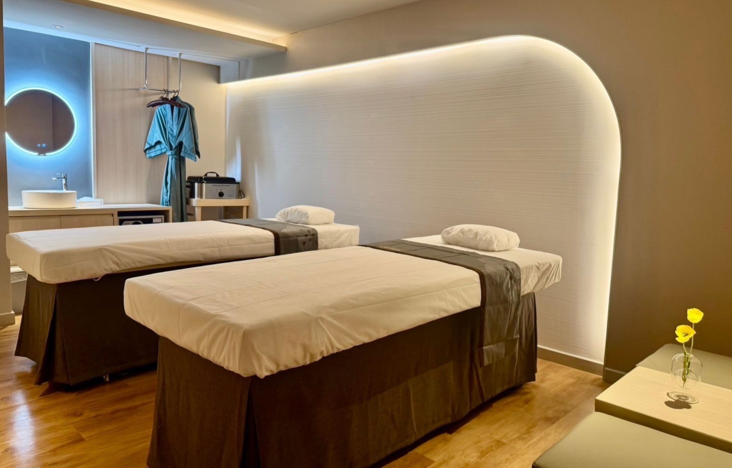 曼谷アイコンシーロムLet's Relax水療中心體驗 (Let's Relax Spa Treatment at Icon Charoennakorn in Bangkok)