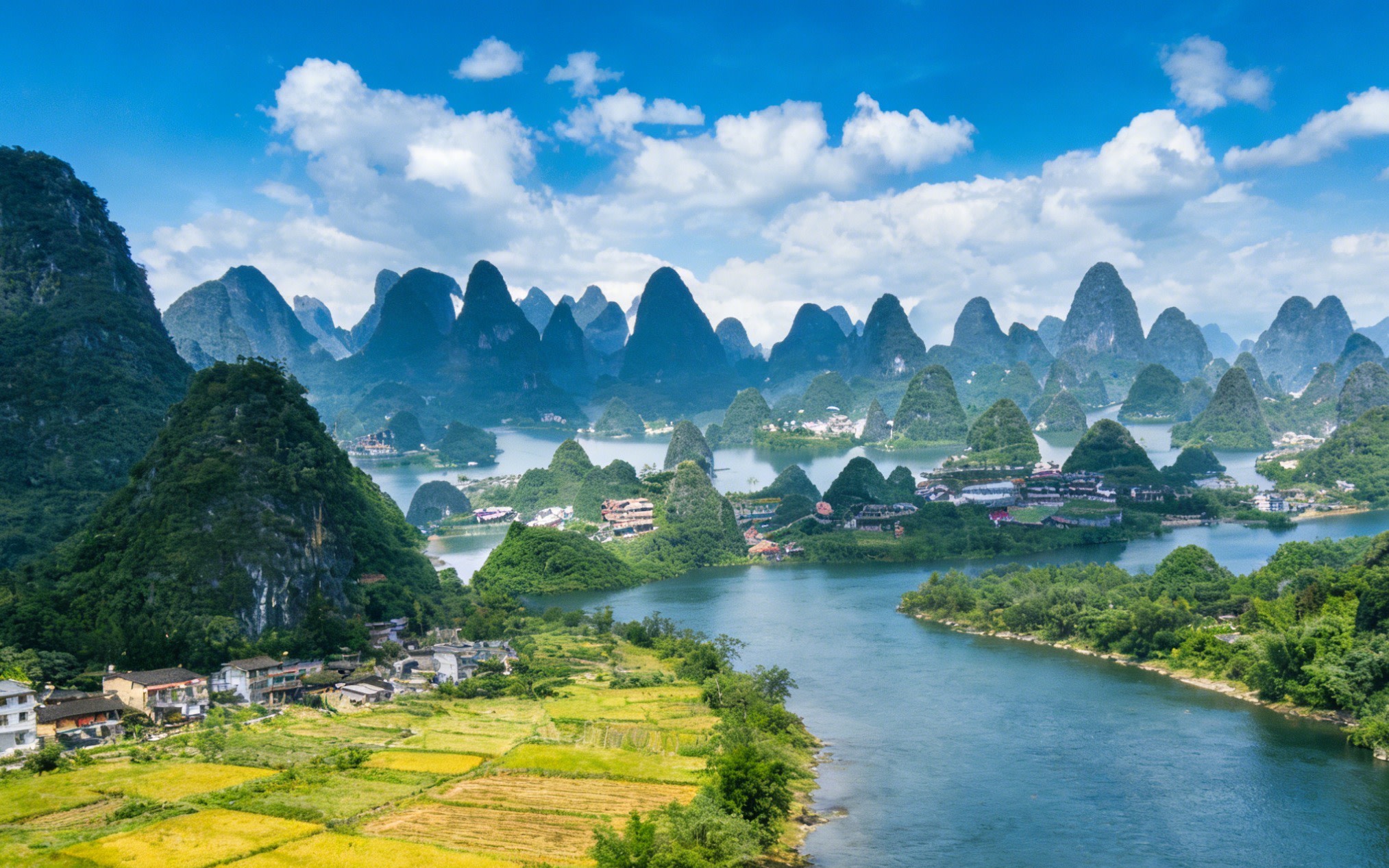 Three-day private tour to Yangshuo, Guilin, Guangxi (including Hong Kong West Kowloon High Speed Rail + Xianggong Mountain + Ruyi Peak + Yulong River + Xingping Bamboo Raft Rafting)