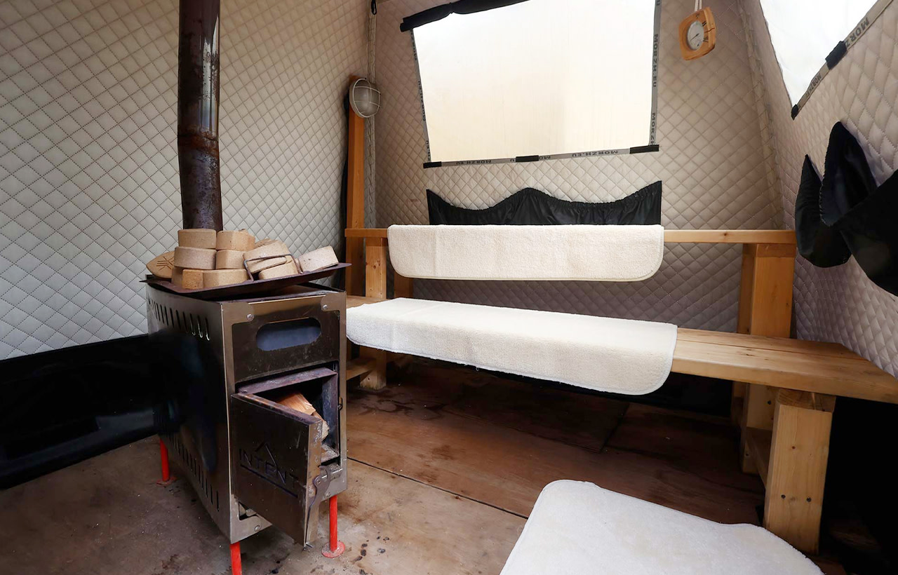 除了溫泉之外，館內還配備了休息區、更衣室、餐飲設施等完善的配套服務，環境乾淨整潔，設施齊全，非常適合在觀光之餘稍作休息與放鬆。